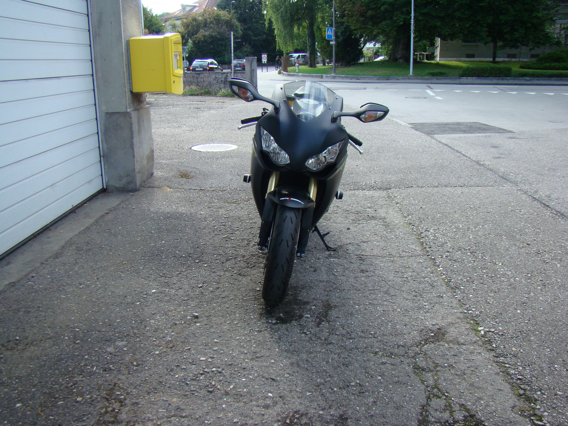 HONDA CBR 1000 RR Fireblade-showroom-element-1