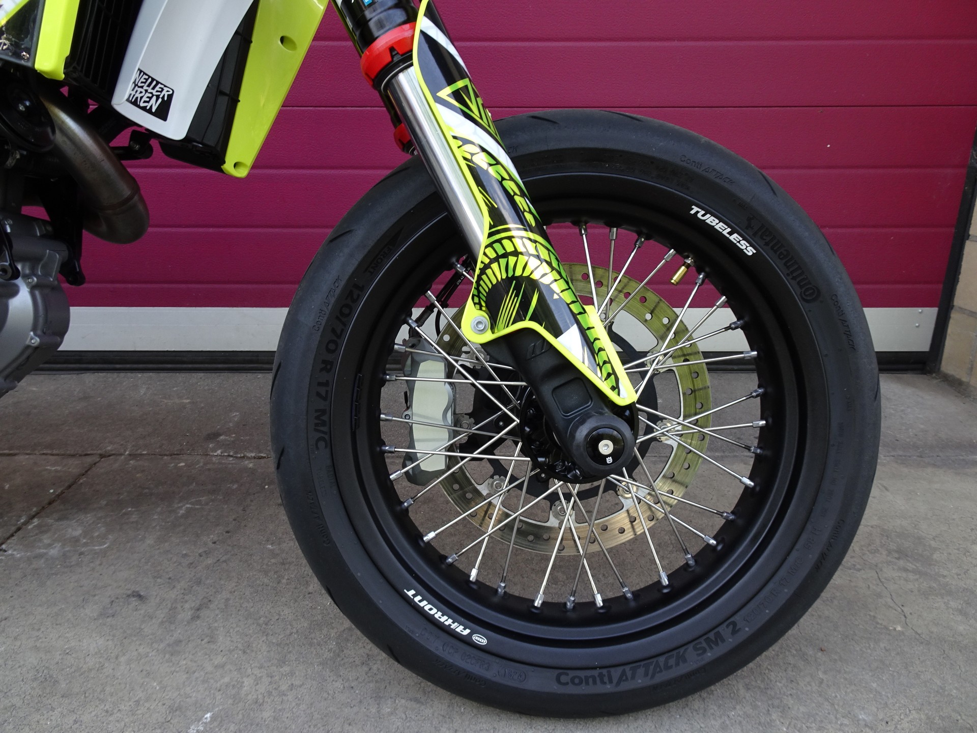 HUSQVARNA 701 Supermoto (35kW)-showroom-element-1
