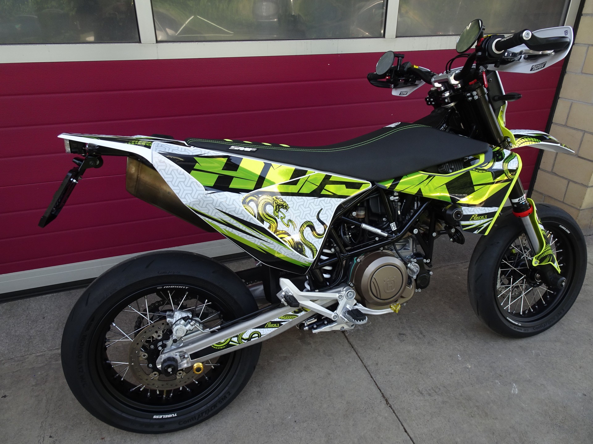 HUSQVARNA 701 Supermoto (35kW)-showroom-element-3