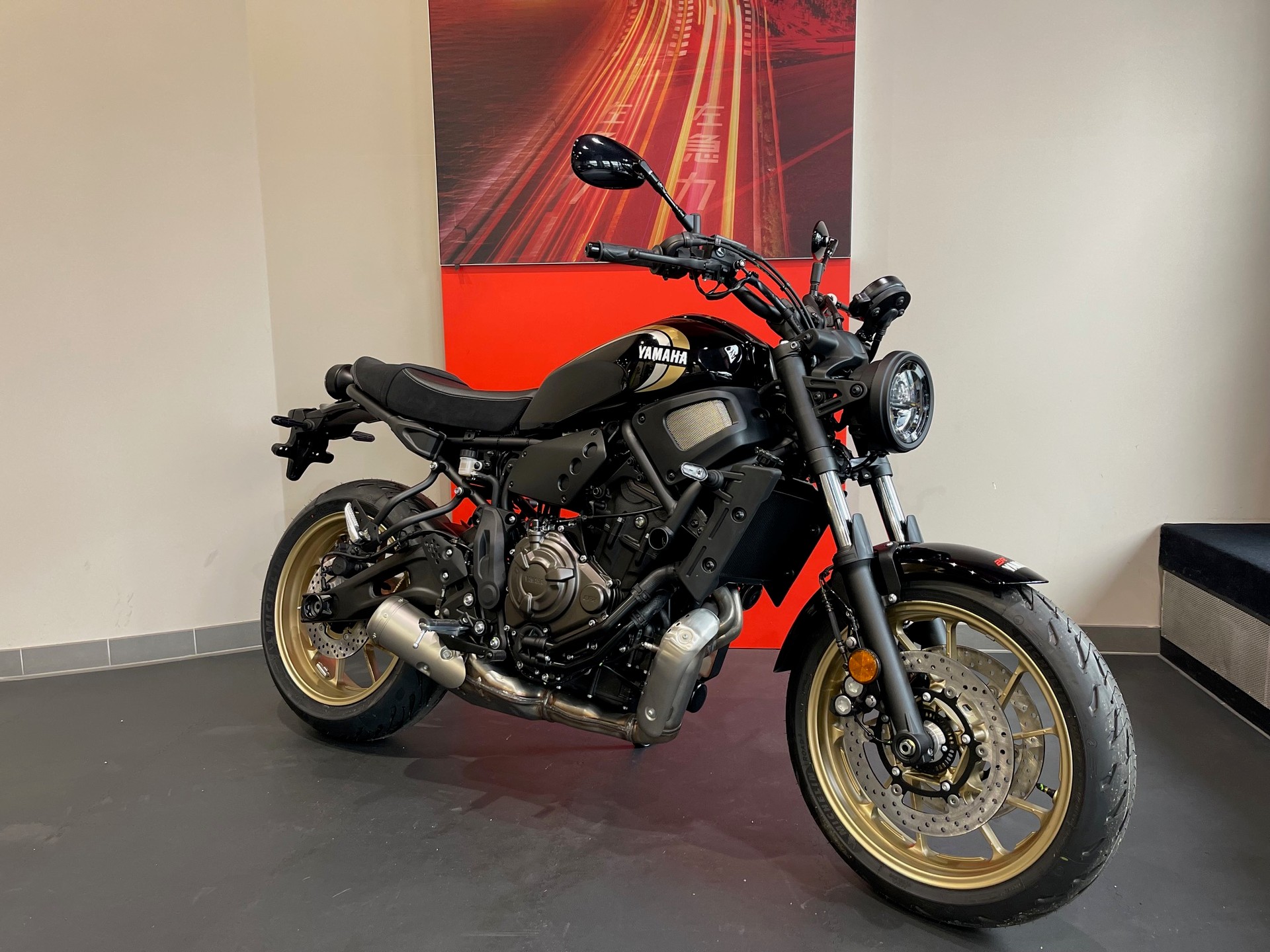 YAMAHA XSR 700