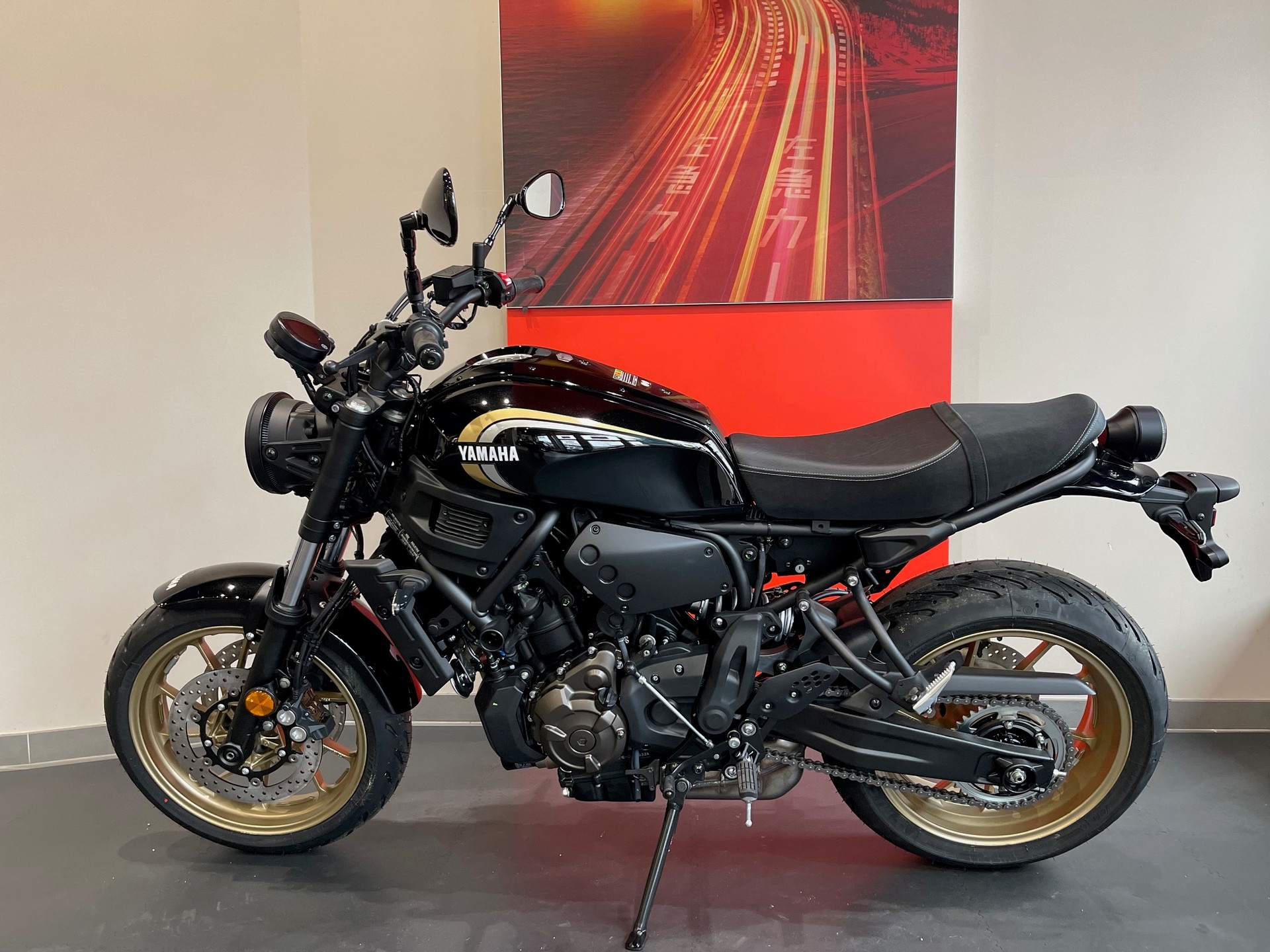 YAMAHA XSR 700-image-4