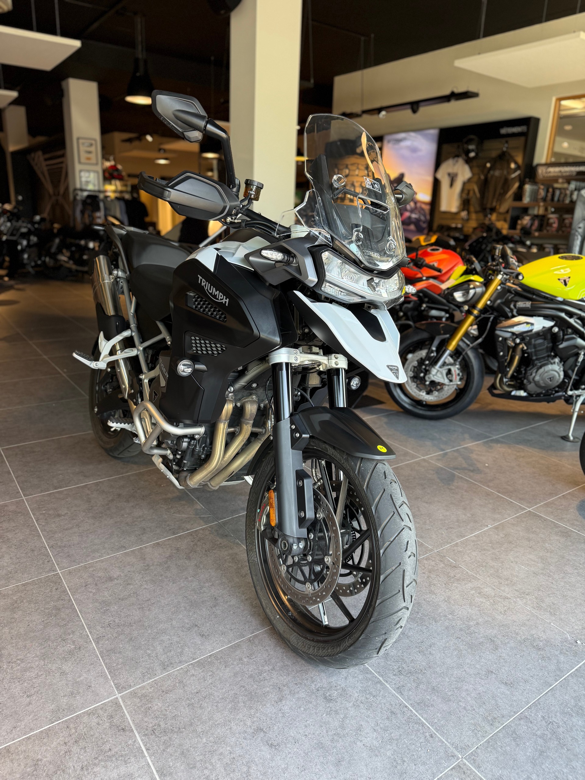 TRIUMPH Tiger 1200 GT Explorer-showroom-element-1