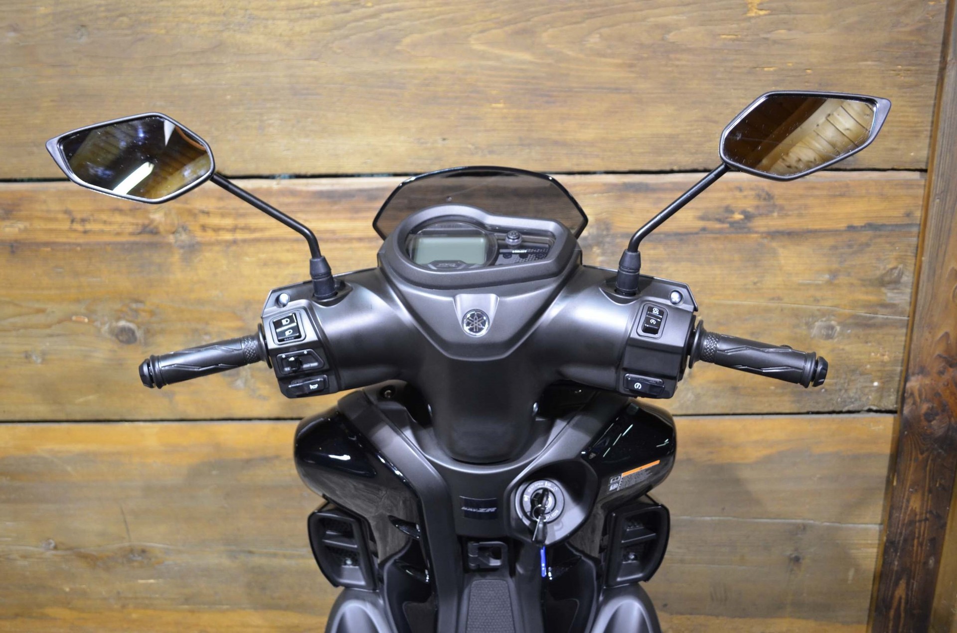 YAMAHA RayZR 125-showroom-element-2