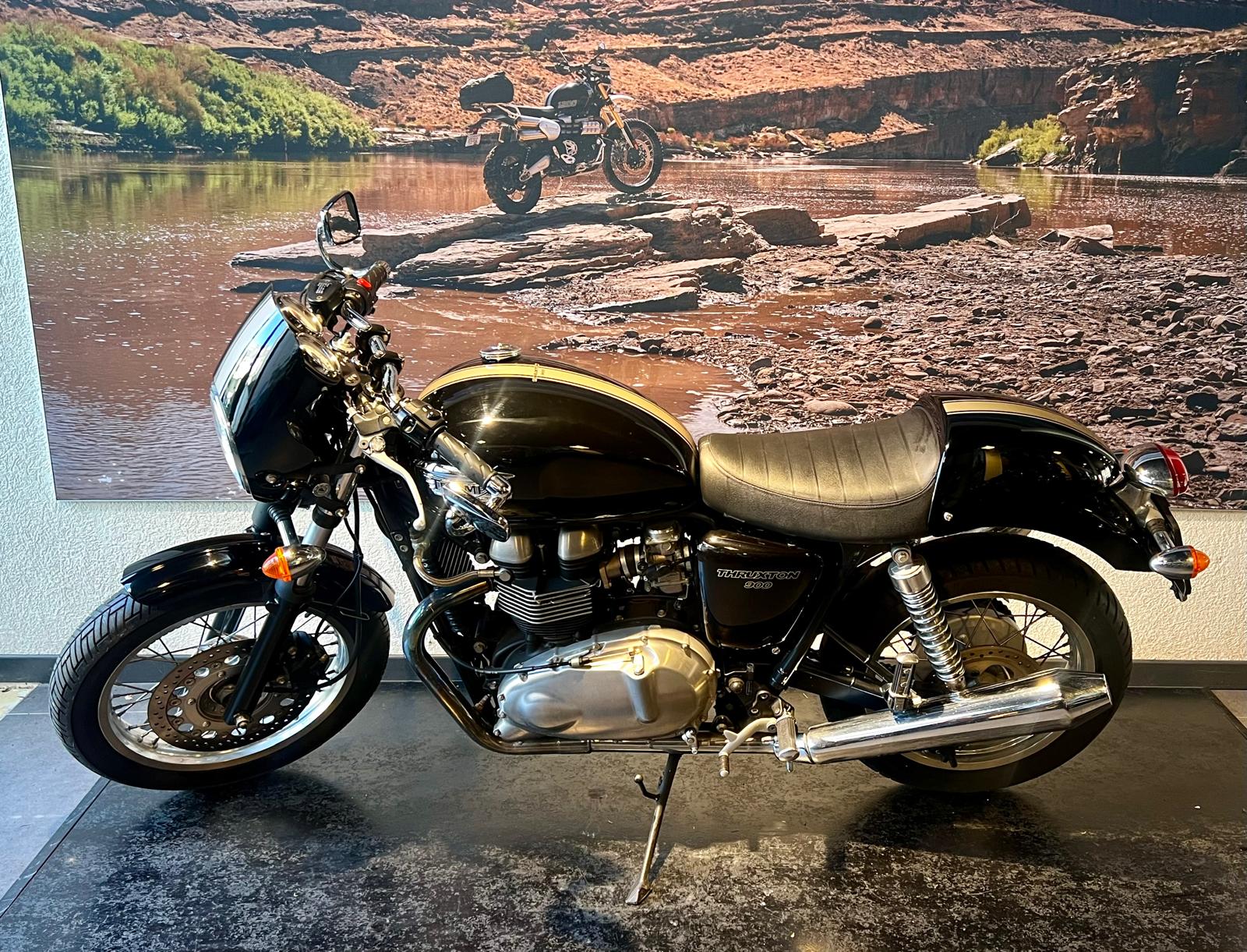 TRIUMPH Thruxton 900 i-showroom-element-3