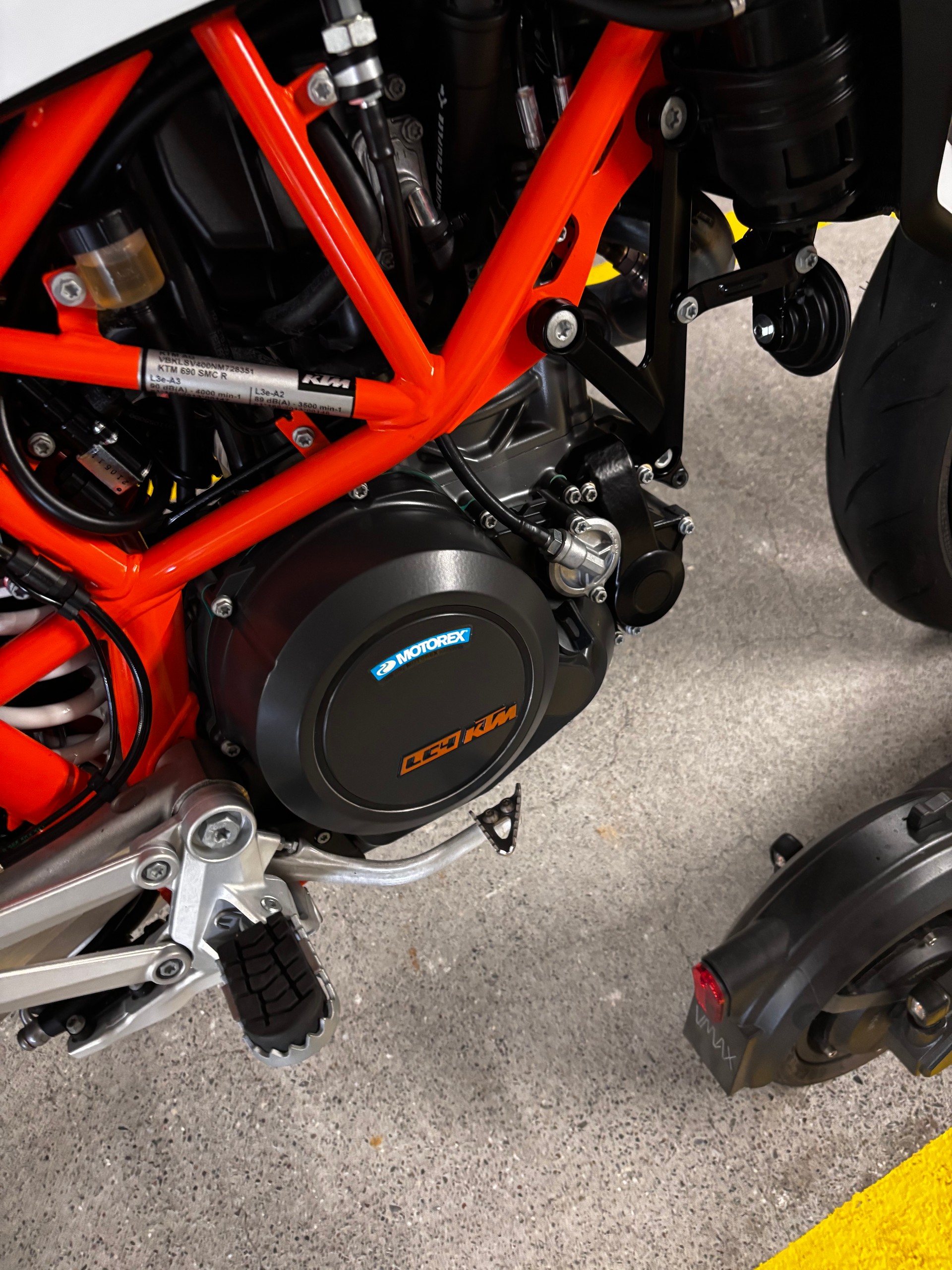 KTM 690 SMC R-image-3