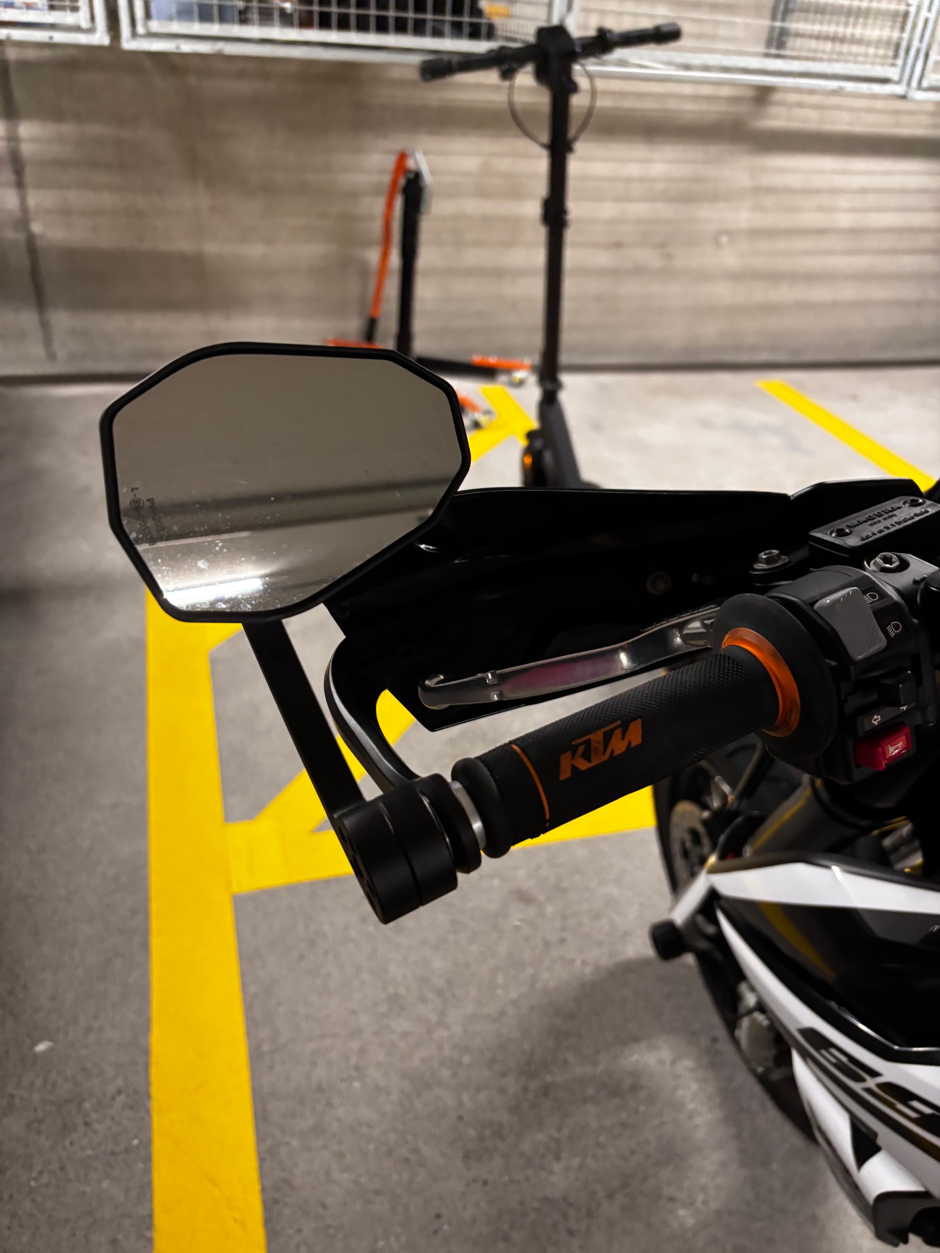KTM 690 SMC R-image-9