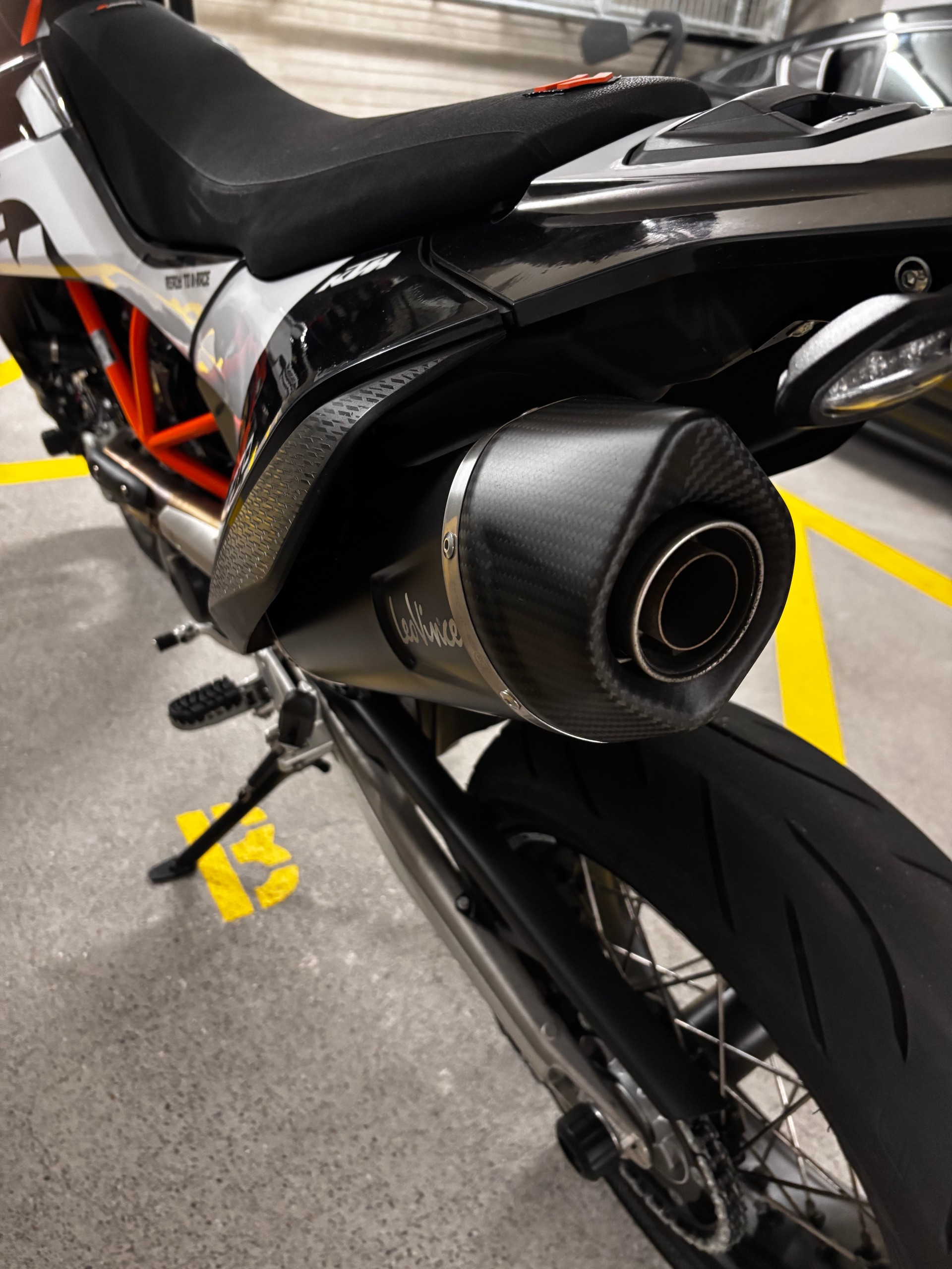 KTM 690 SMC R-image-4