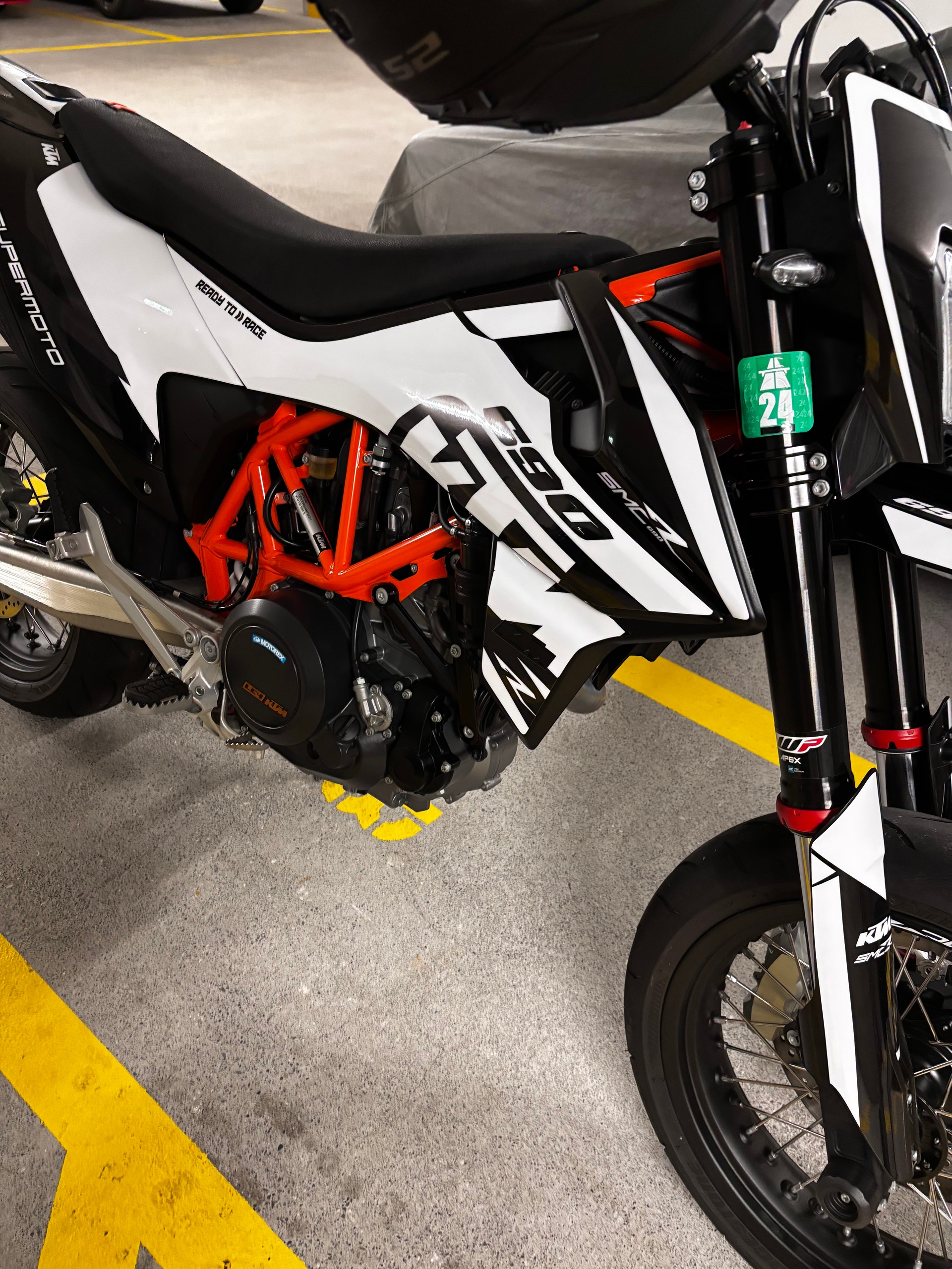 KTM 690 SMC R-image-1