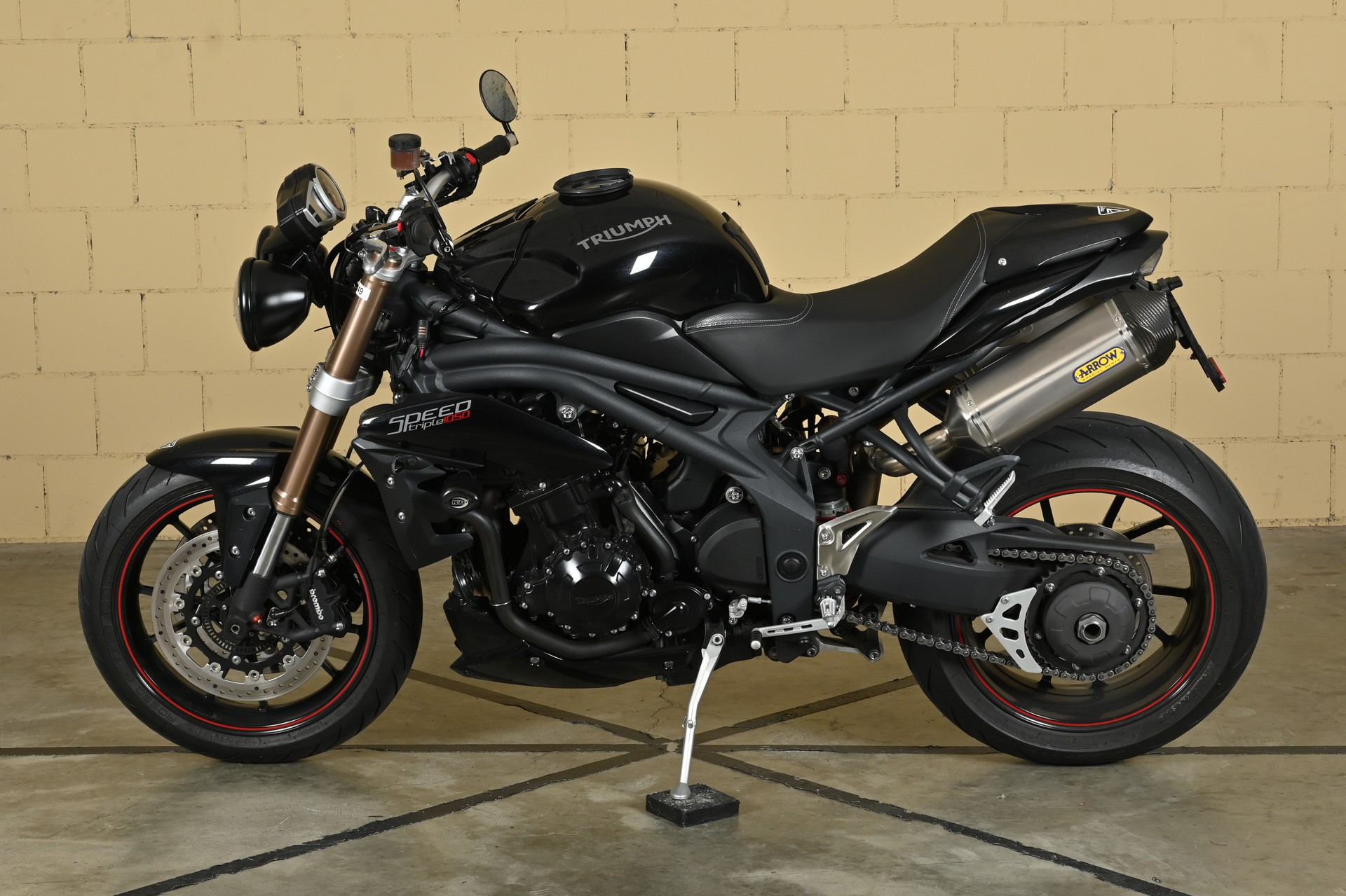 TRIUMPH Speed Triple 1050 ABS-image-2