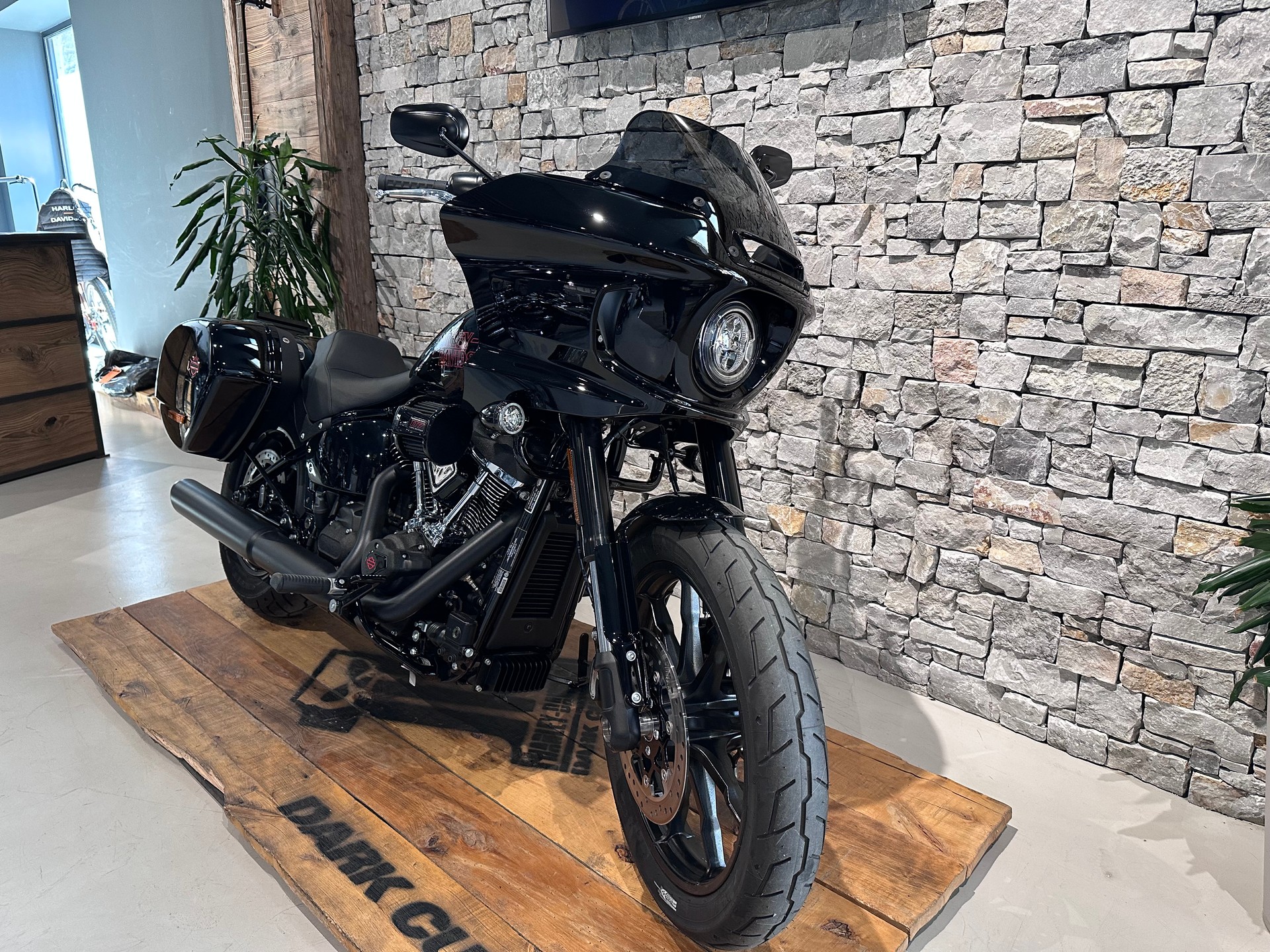 HARLEY-DAVIDSON Lowrider ST-showroom-element-1