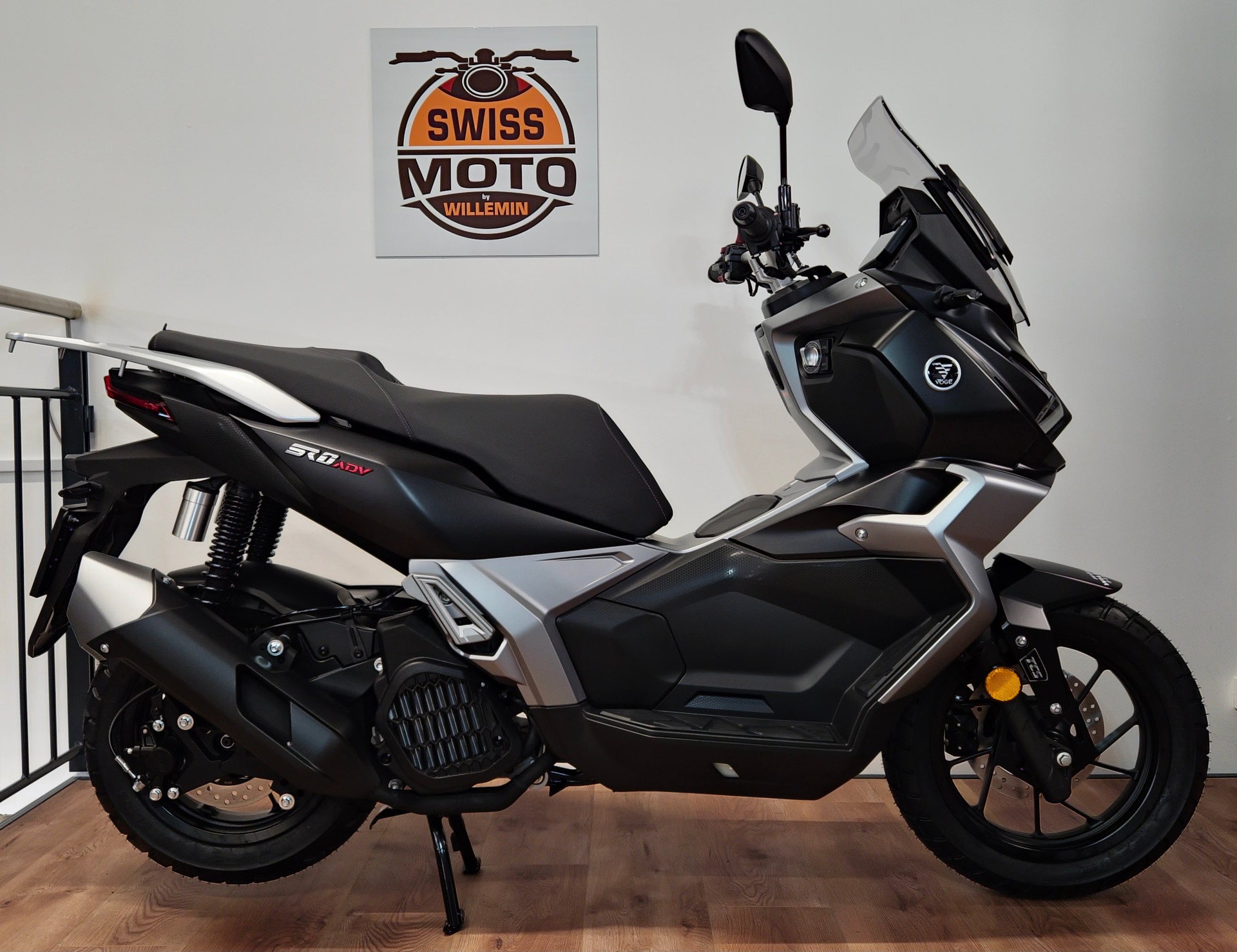VOGE SR1 ADV-showroom-element-1
