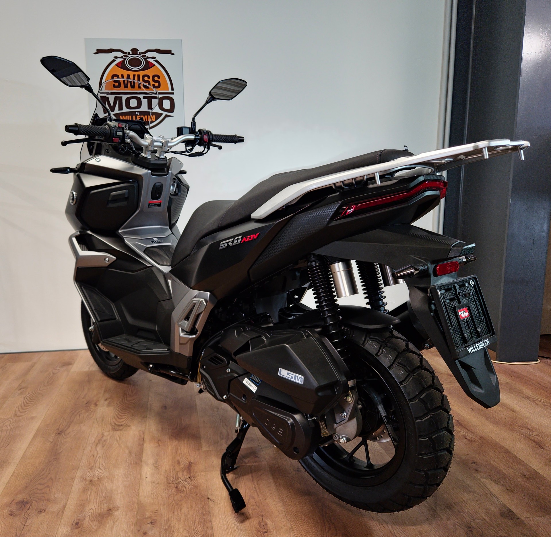 VOGE SR1 ADV-showroom-element-3