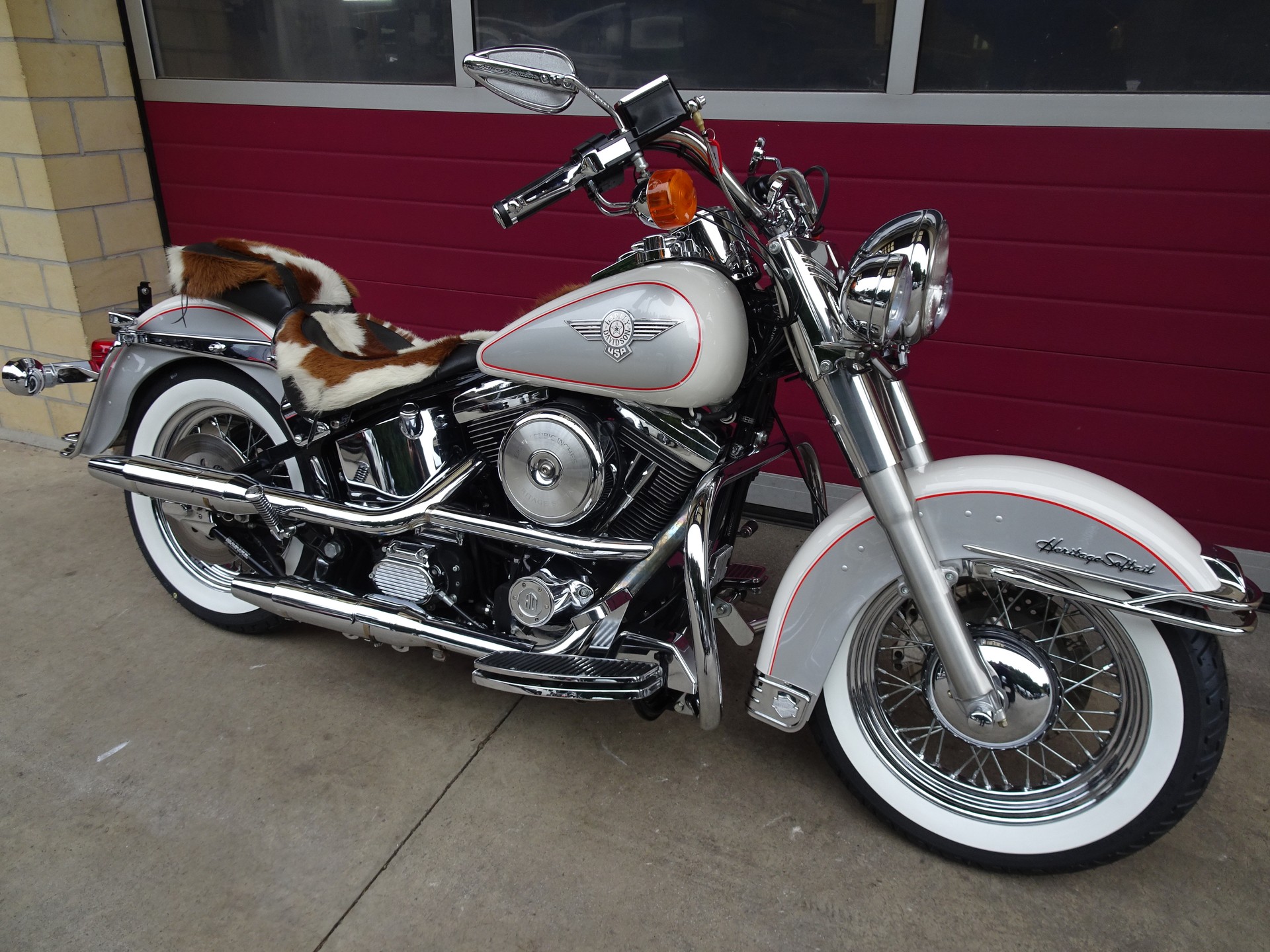 HARLEY-DAVIDSON FLSTN Heritage Nostalgia-showroom-element-2