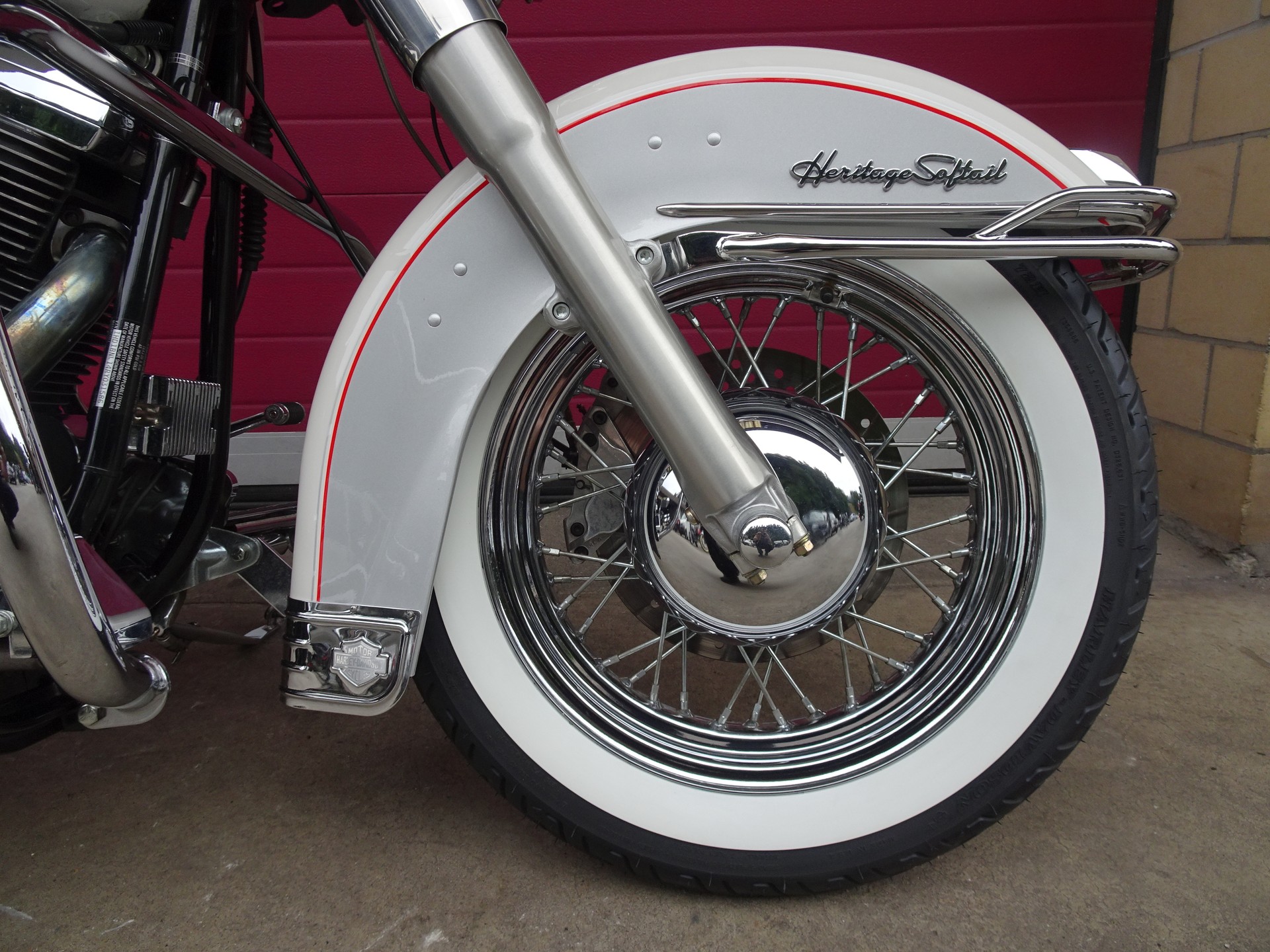 HARLEY-DAVIDSON FLSTN Heritage Nostalgia-showroom-element-1