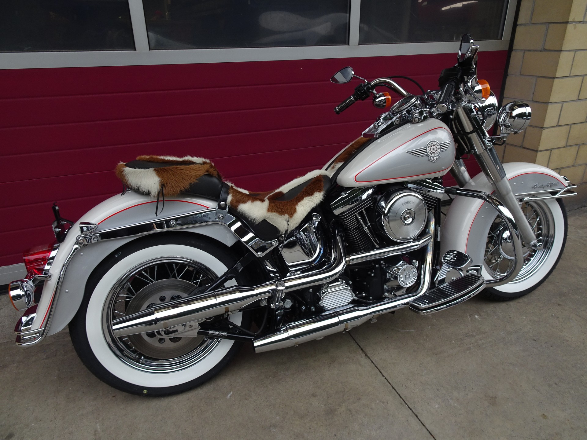 HARLEY-DAVIDSON FLSTN Heritage Nostalgia-showroom-element-3