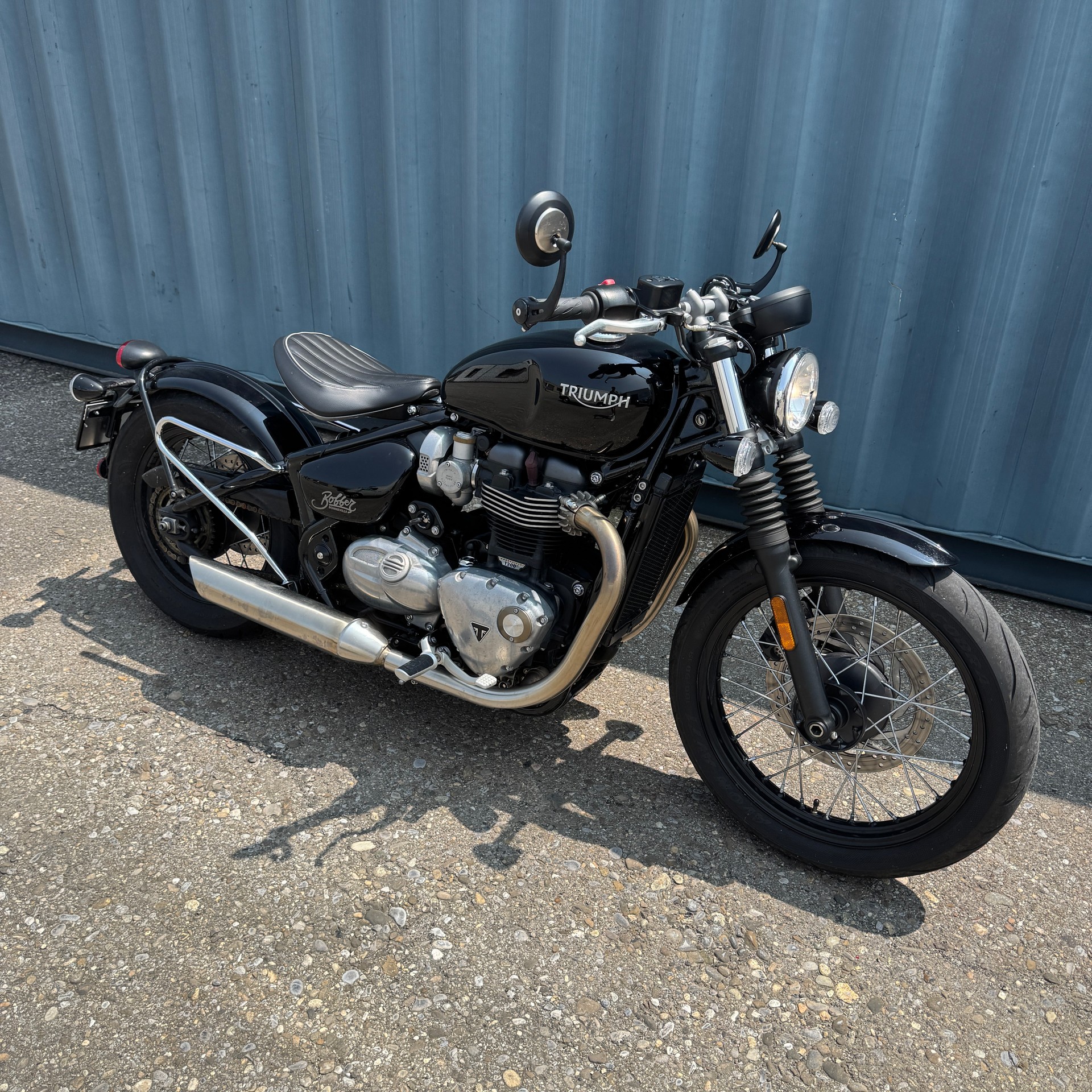 TRIUMPH Bonneville 1200 Bobber ABS-showroom-element-3