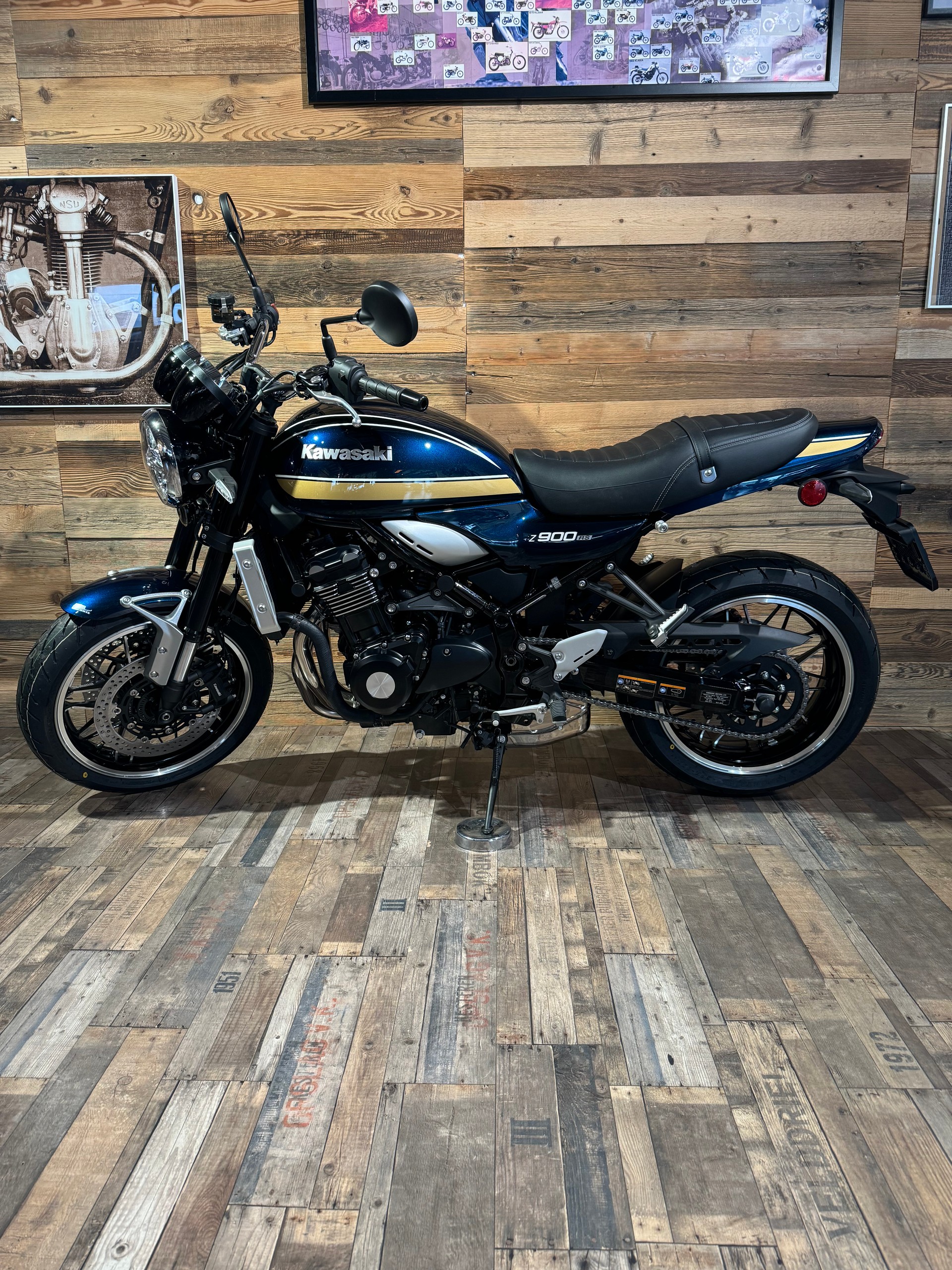 KAWASAKI Z 900 RS-showroom-element-1