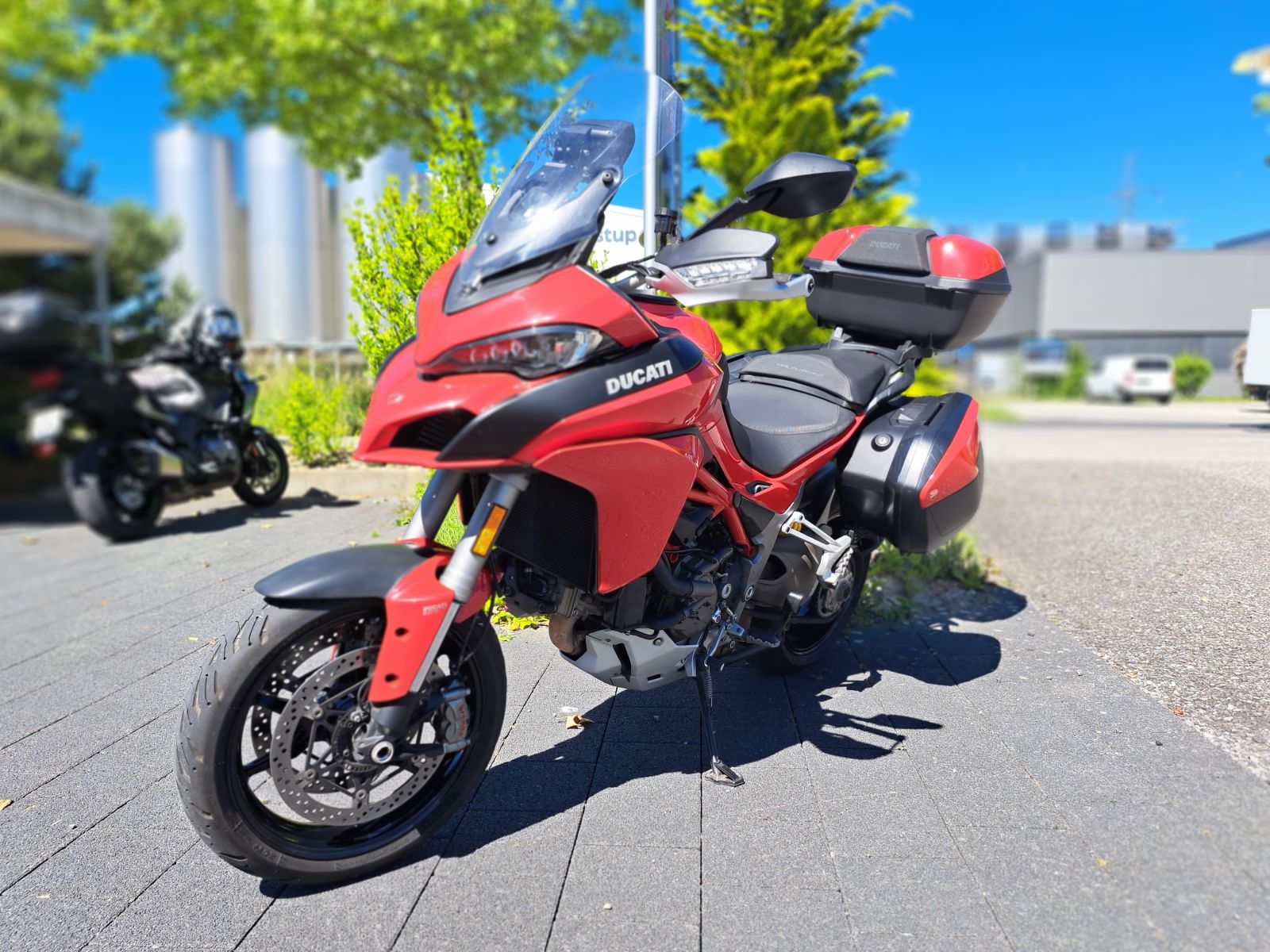 DUCATI Multistrada 1200 S-showroom-element-3