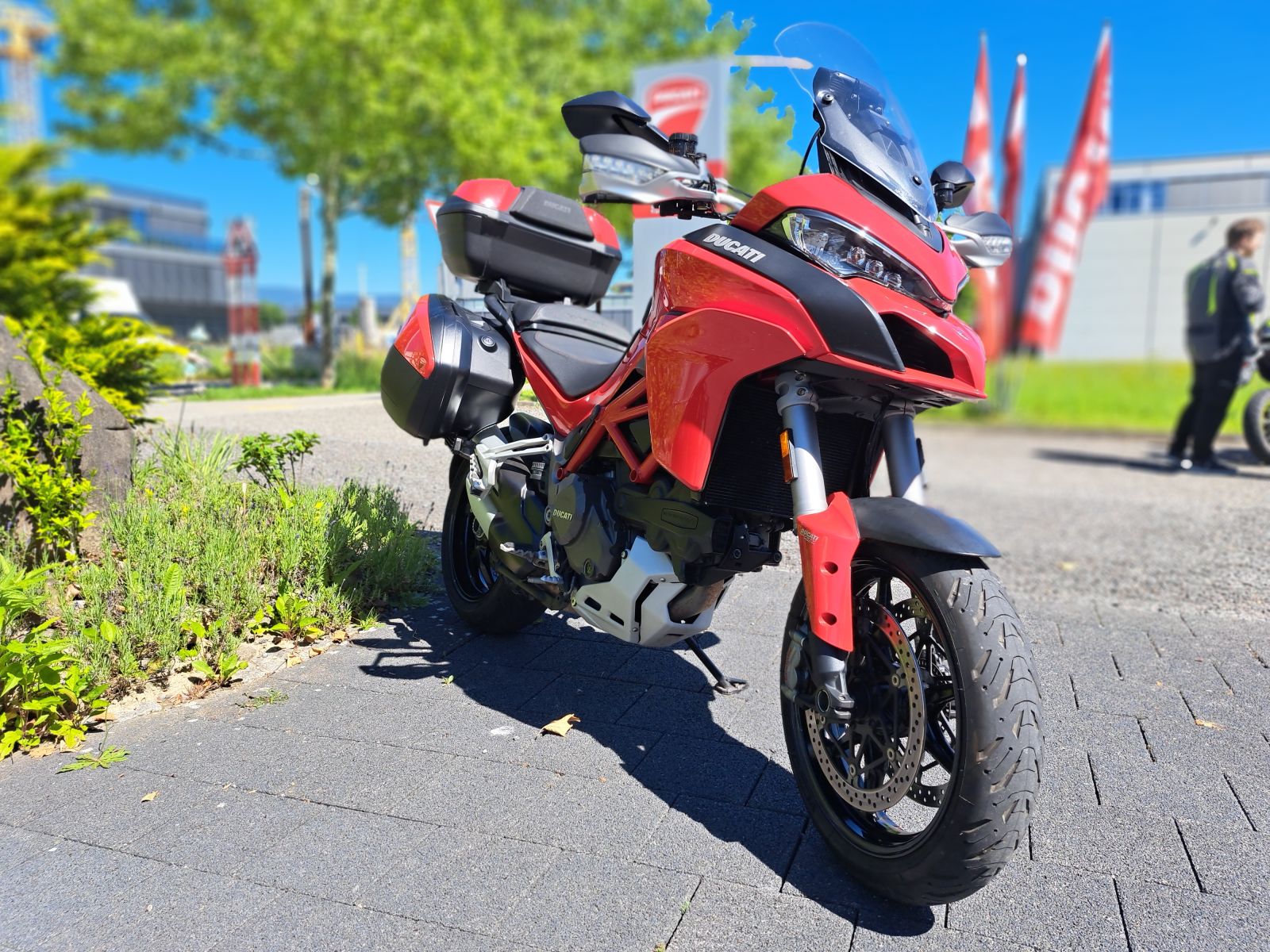 DUCATI Multistrada 1200 S-showroom-element-1