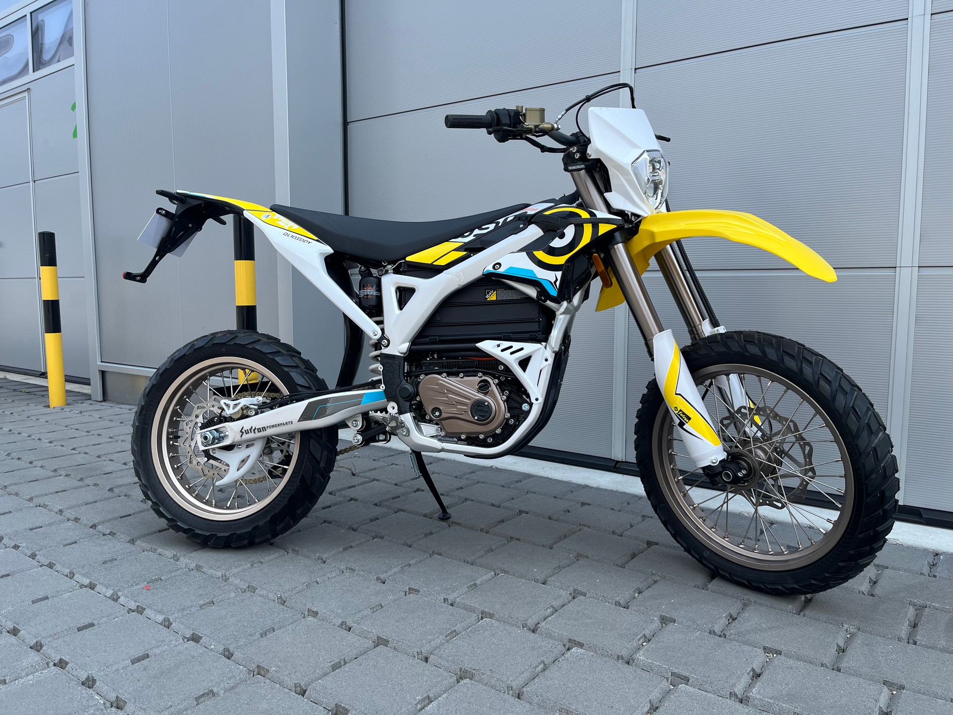 SUR-RON Storm Bee