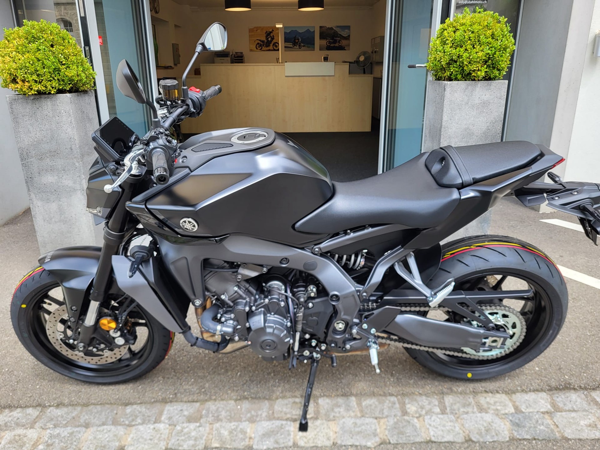 YAMAHA MT-09 (35kW)-showroom-element-2