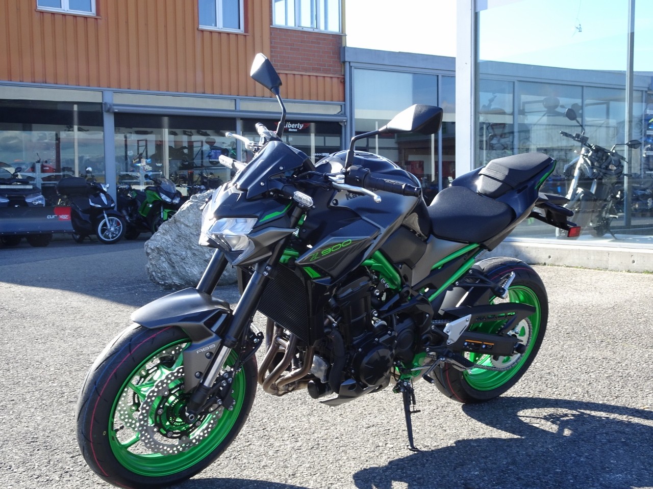 KAWASAKI Z 900-showroom-element-3