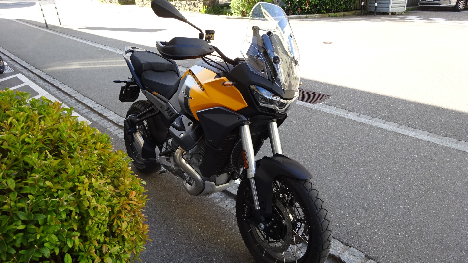 MOTO GUZZI Stelvio 1000 E5+-showroom-element-1