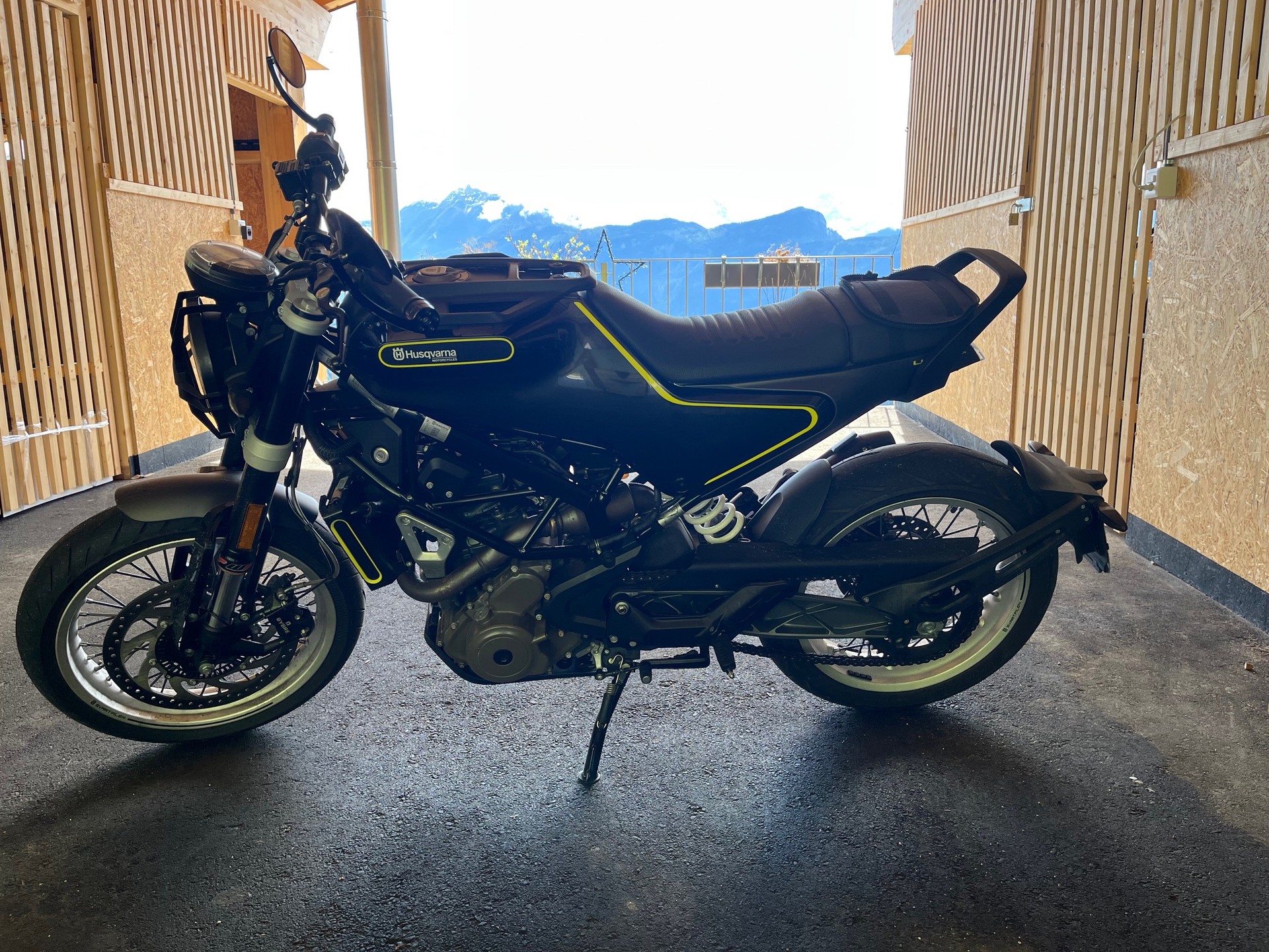 HUSQVARNA Svartpilen 401