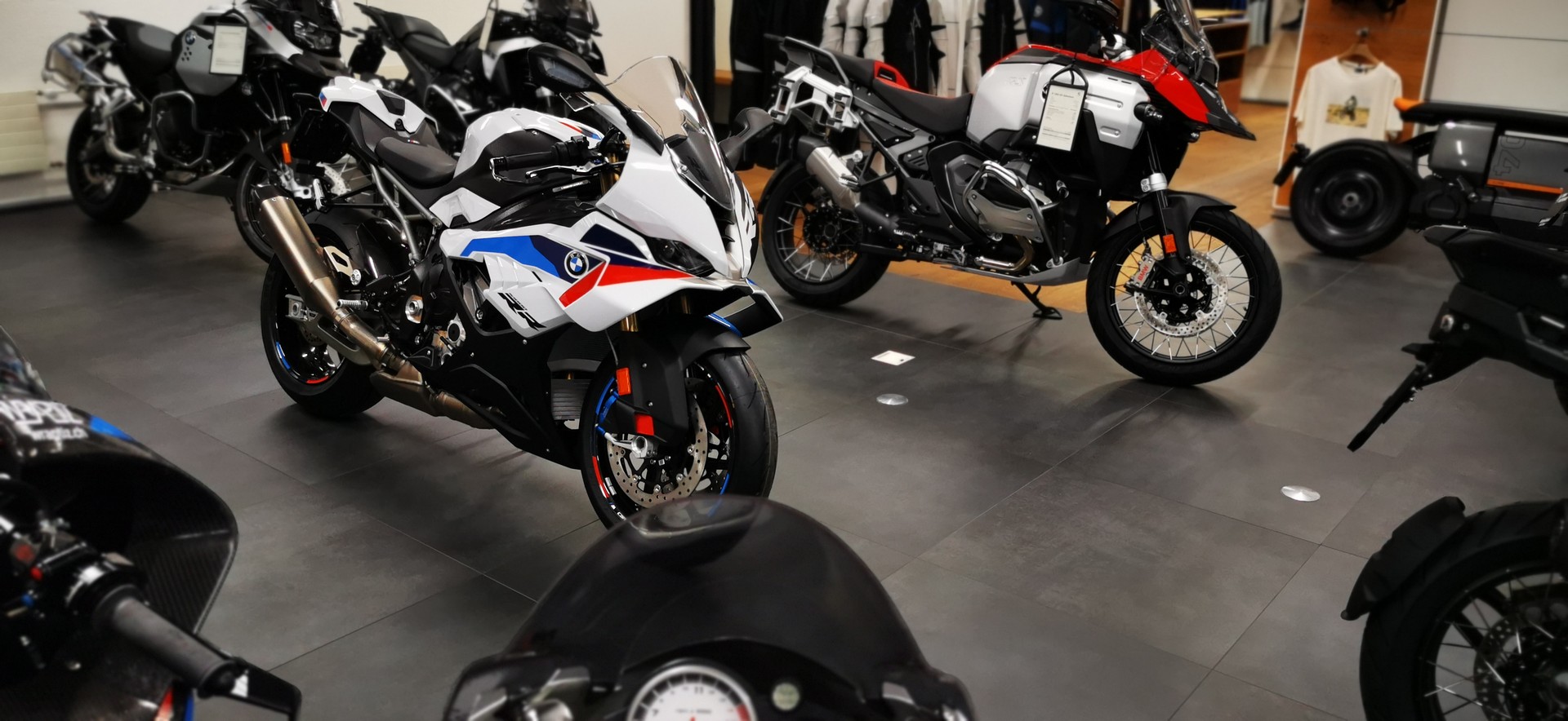 BMW S 1000 RR-showroom-element-3