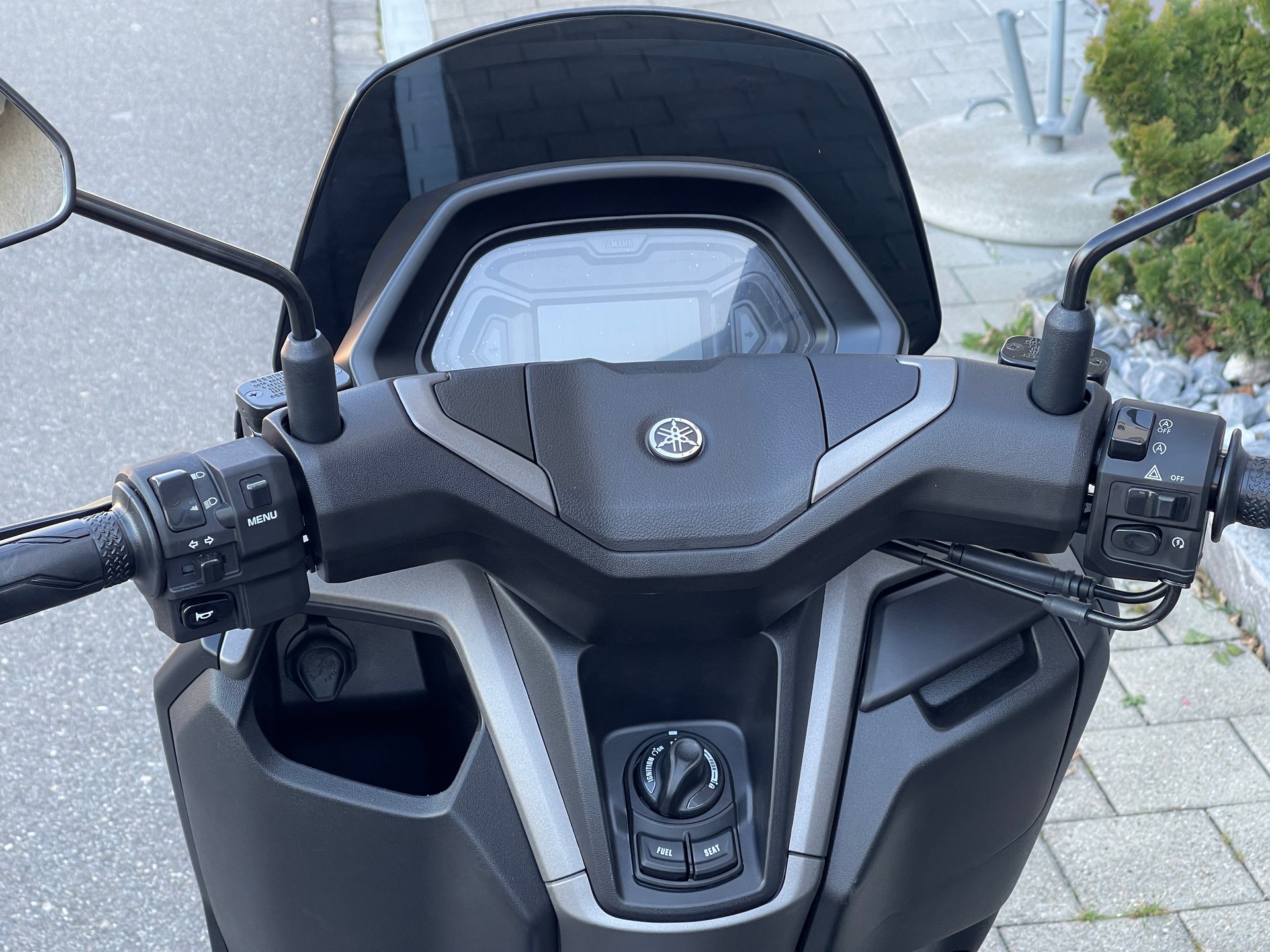 YAMAHA NMAX 125 (2025)-showroom-element-3