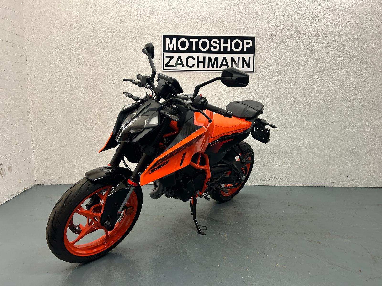 KTM 390 Duke-showroom-element-1