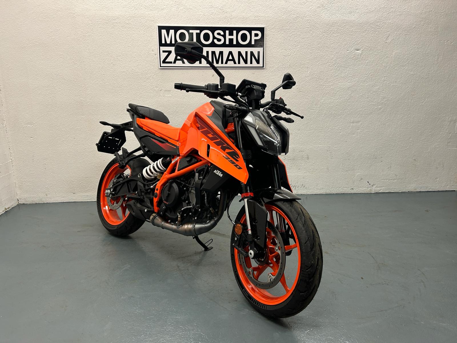KTM 390 Duke-showroom-element-2