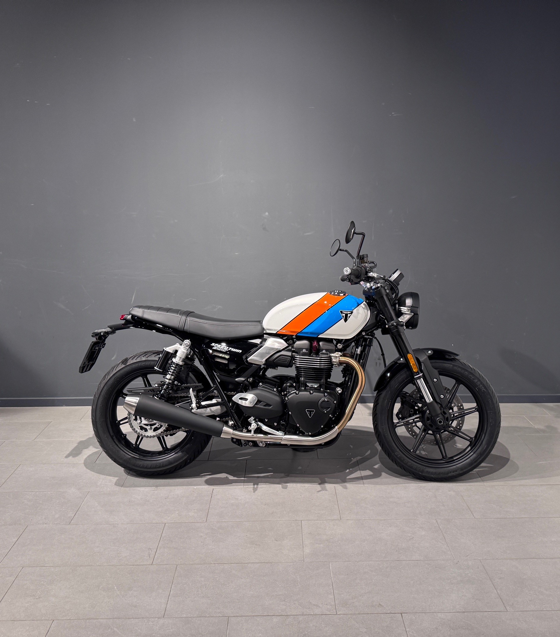 TRIUMPH Speed Twin 900-showroom-element-1