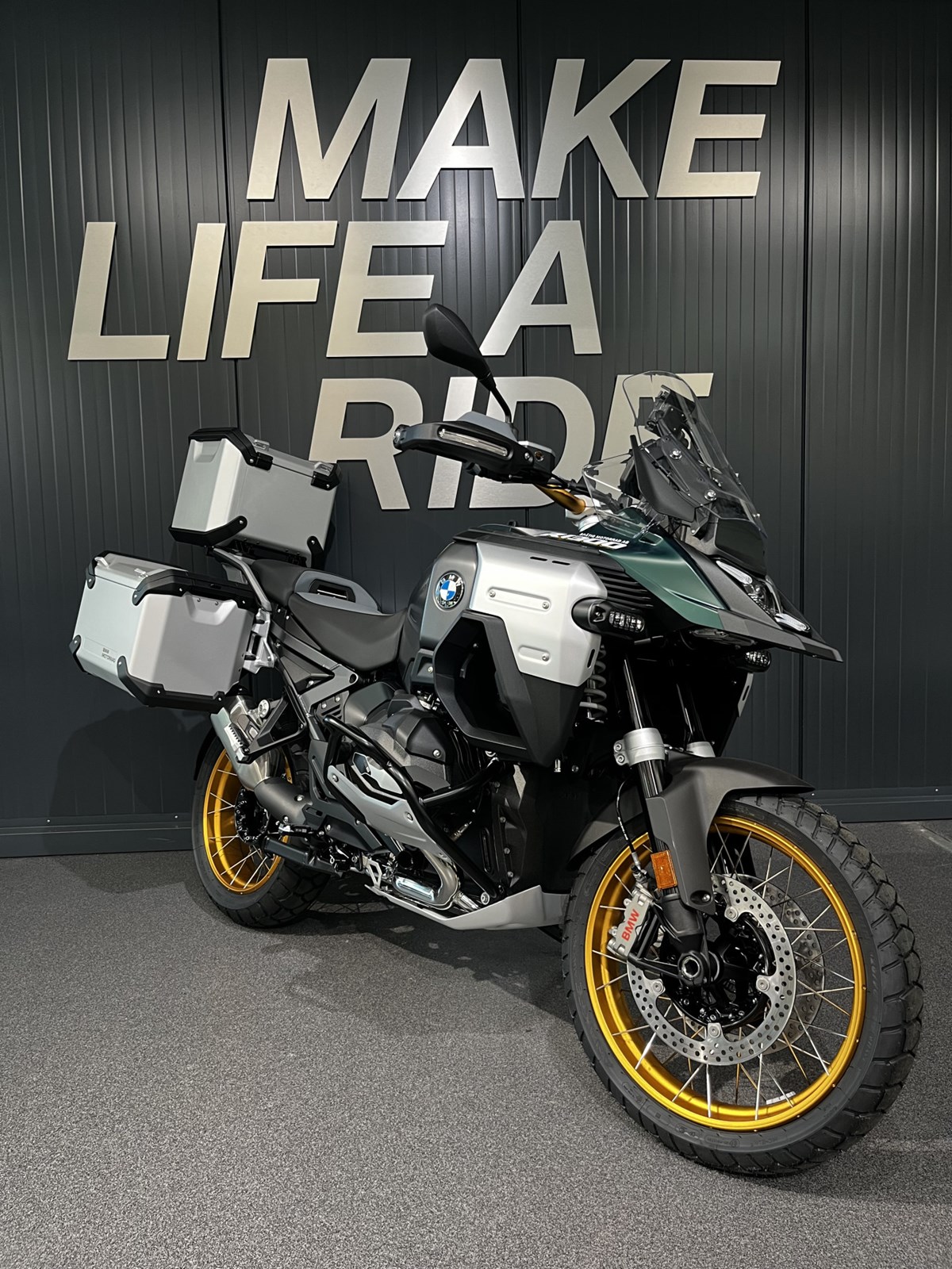 BMW R 1300 GS Adventure-showroom-element-1