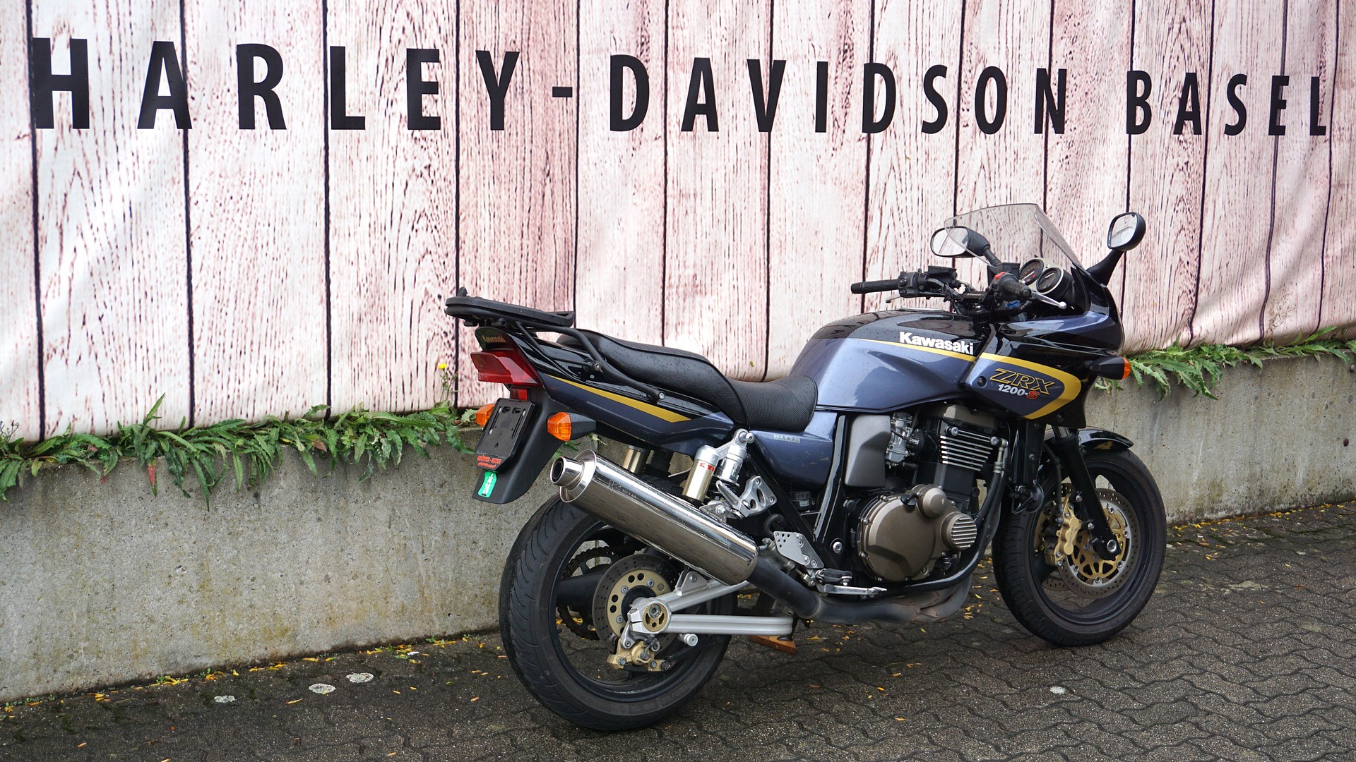 KAWASAKI ZRX 1200-showroom-element-2