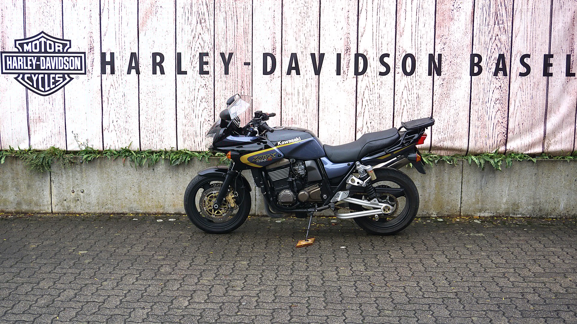 KAWASAKI ZRX 1200-showroom-element-3