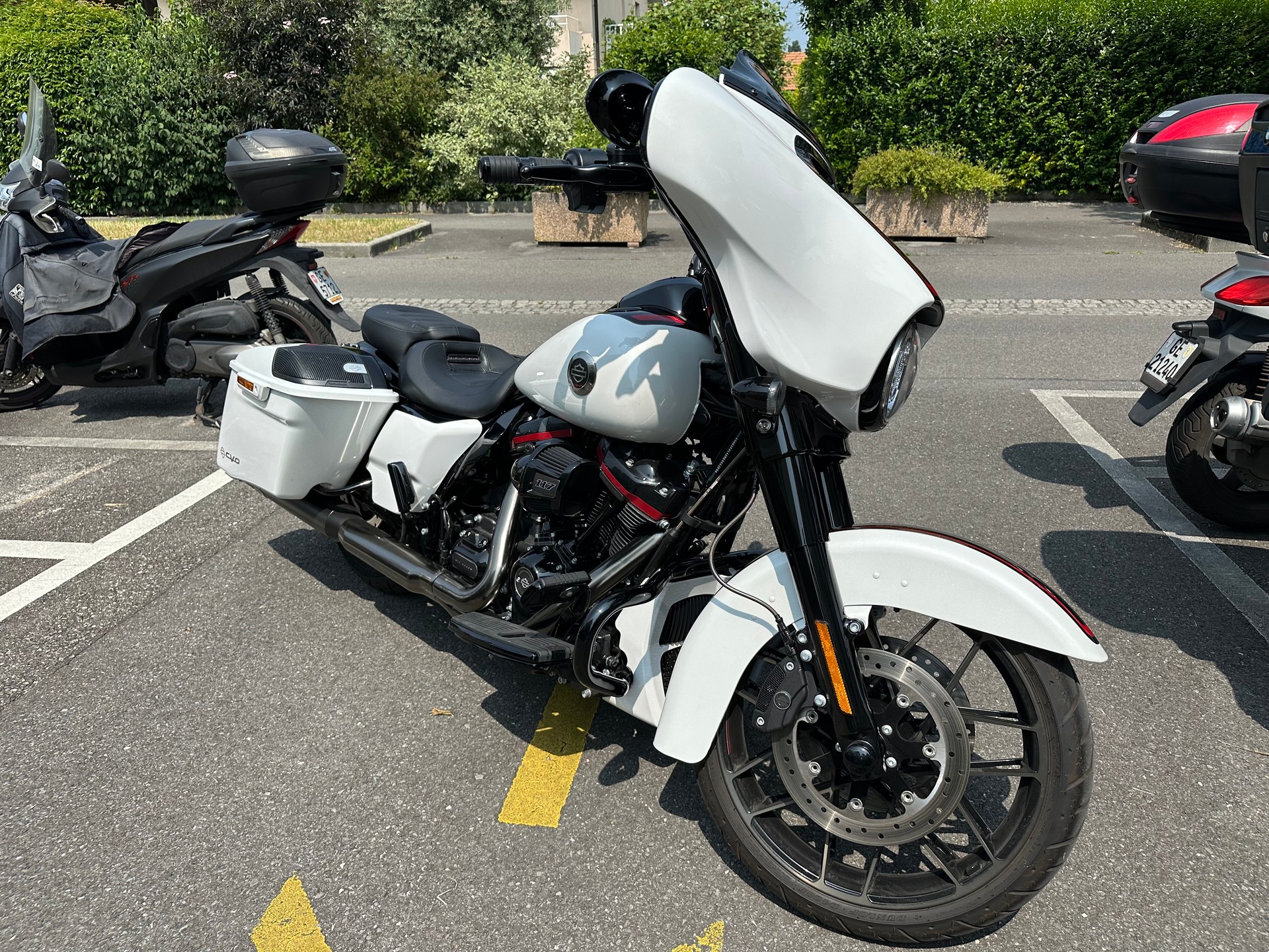 HARLEY-DAVIDSON FLHXSE Street Glide CVO 117