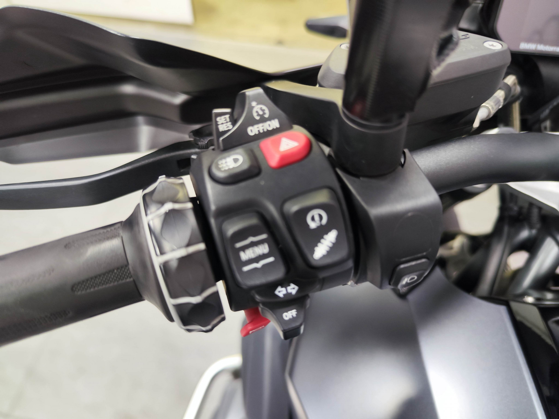BMW R 1250 GS Triple Black ***CONTRAT ENTRETIEN***-image-6