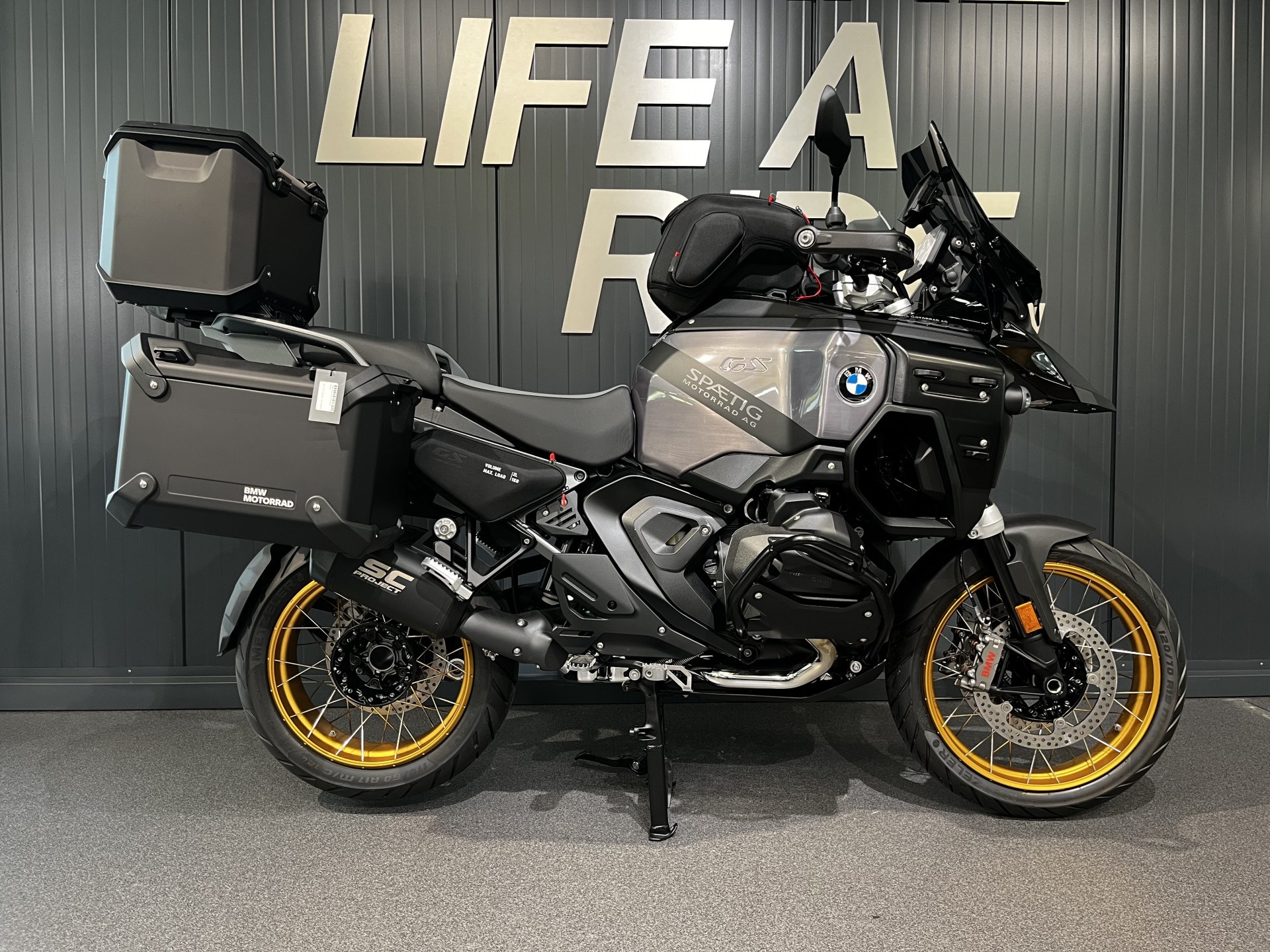 BMW R 1300 GS Adventure-image-0