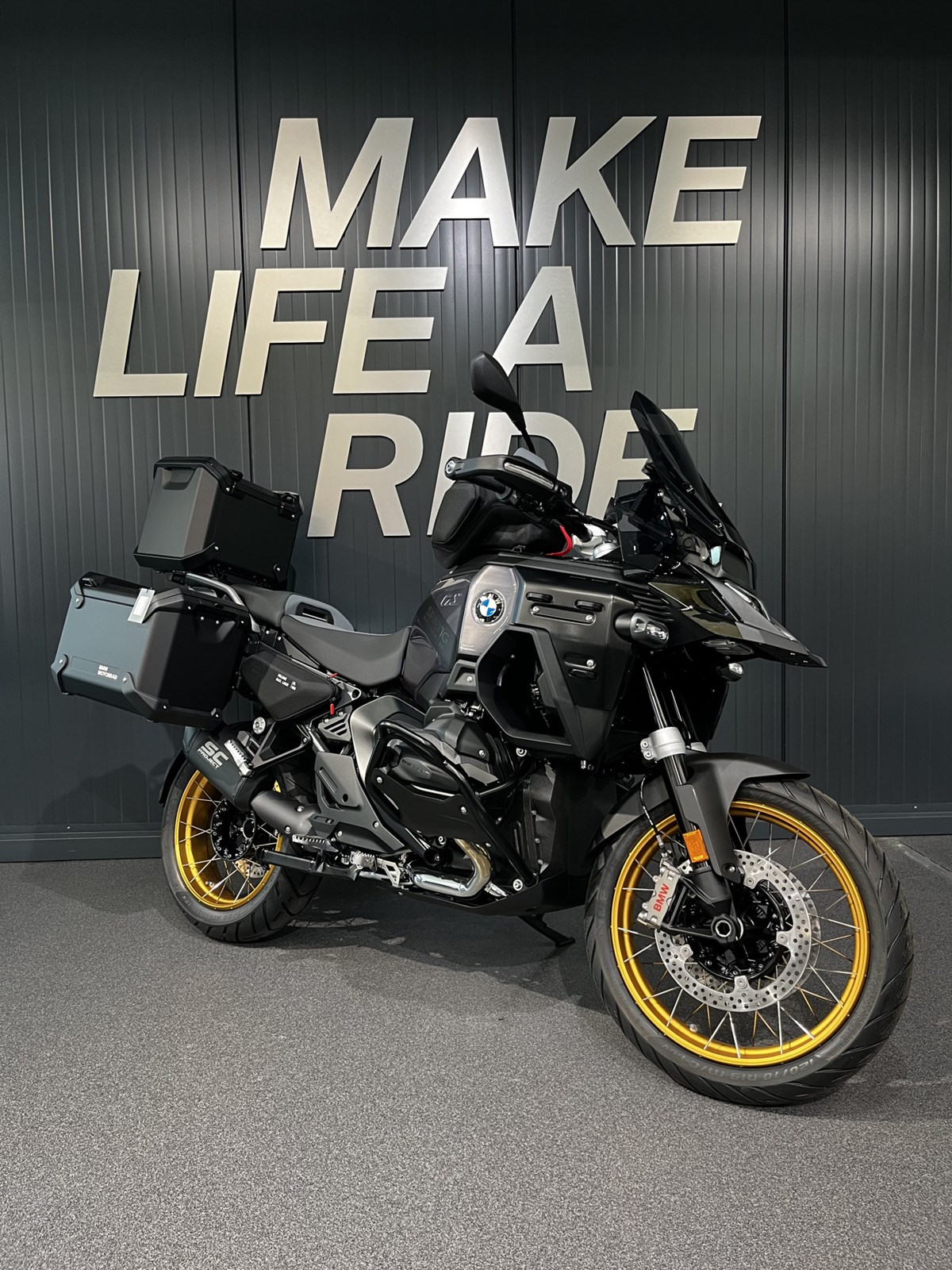 BMW R 1300 GS Adventure-image-1
