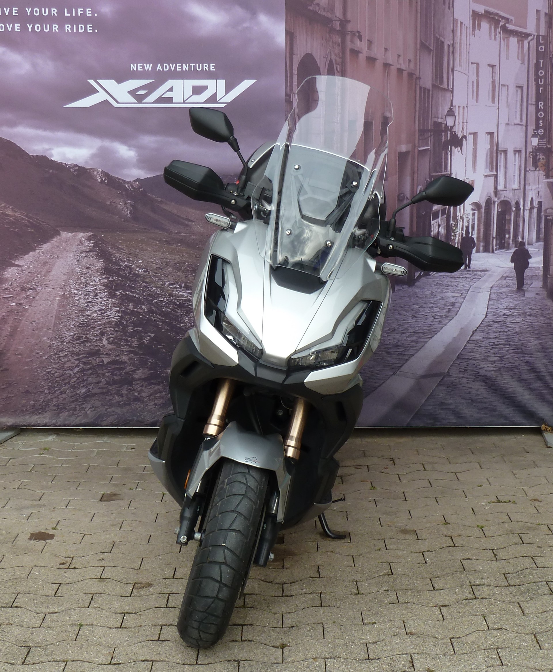 HONDA ADV 350-showroom-element-1