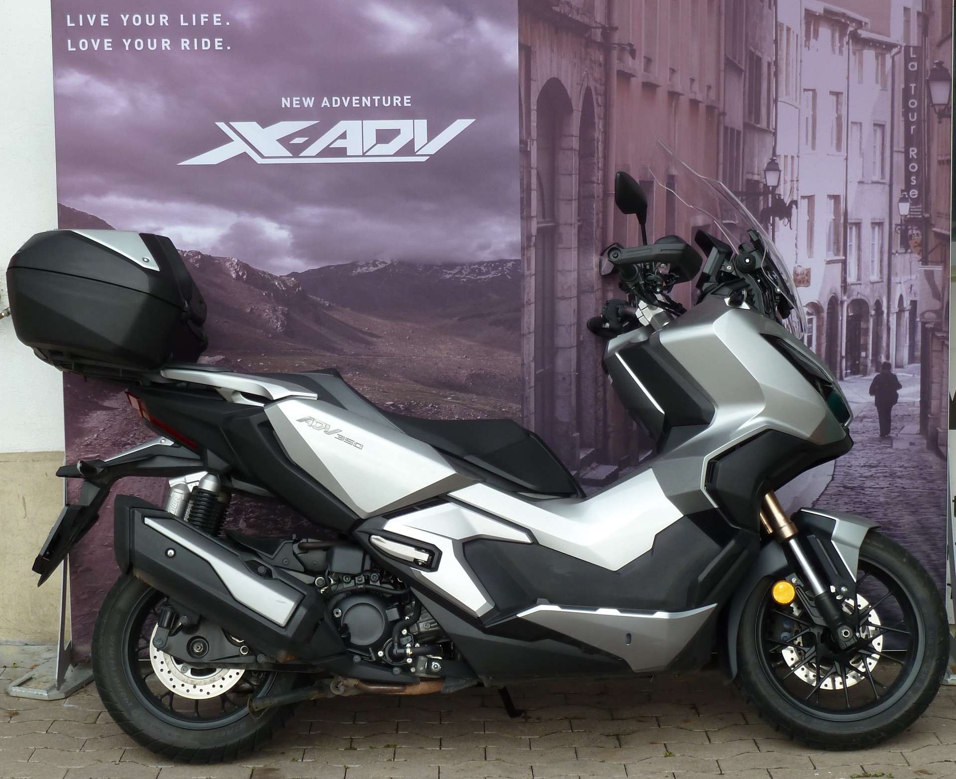 HONDA ADV 350