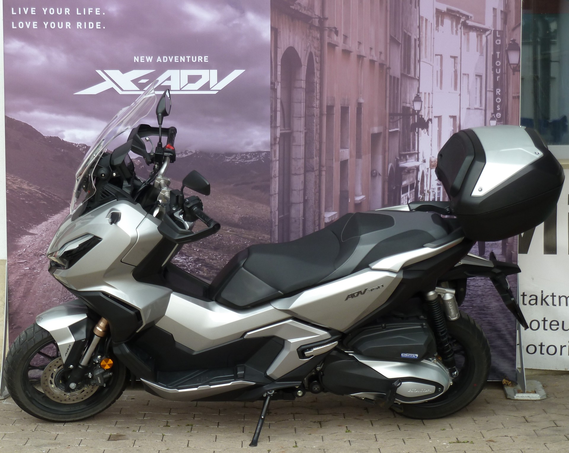 HONDA ADV 350-showroom-element-2