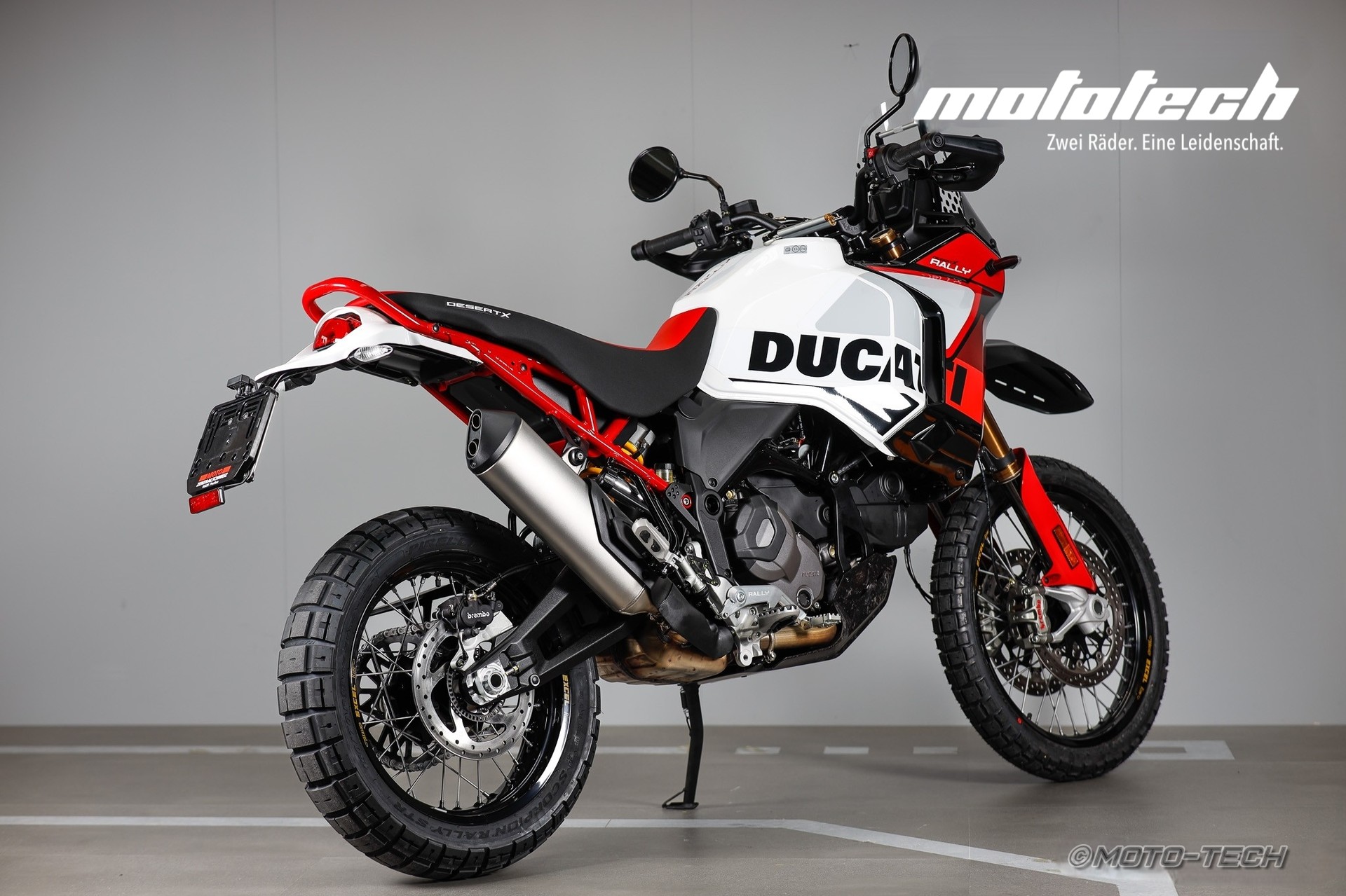 DUCATI Desert X Rally-showroom-element-2