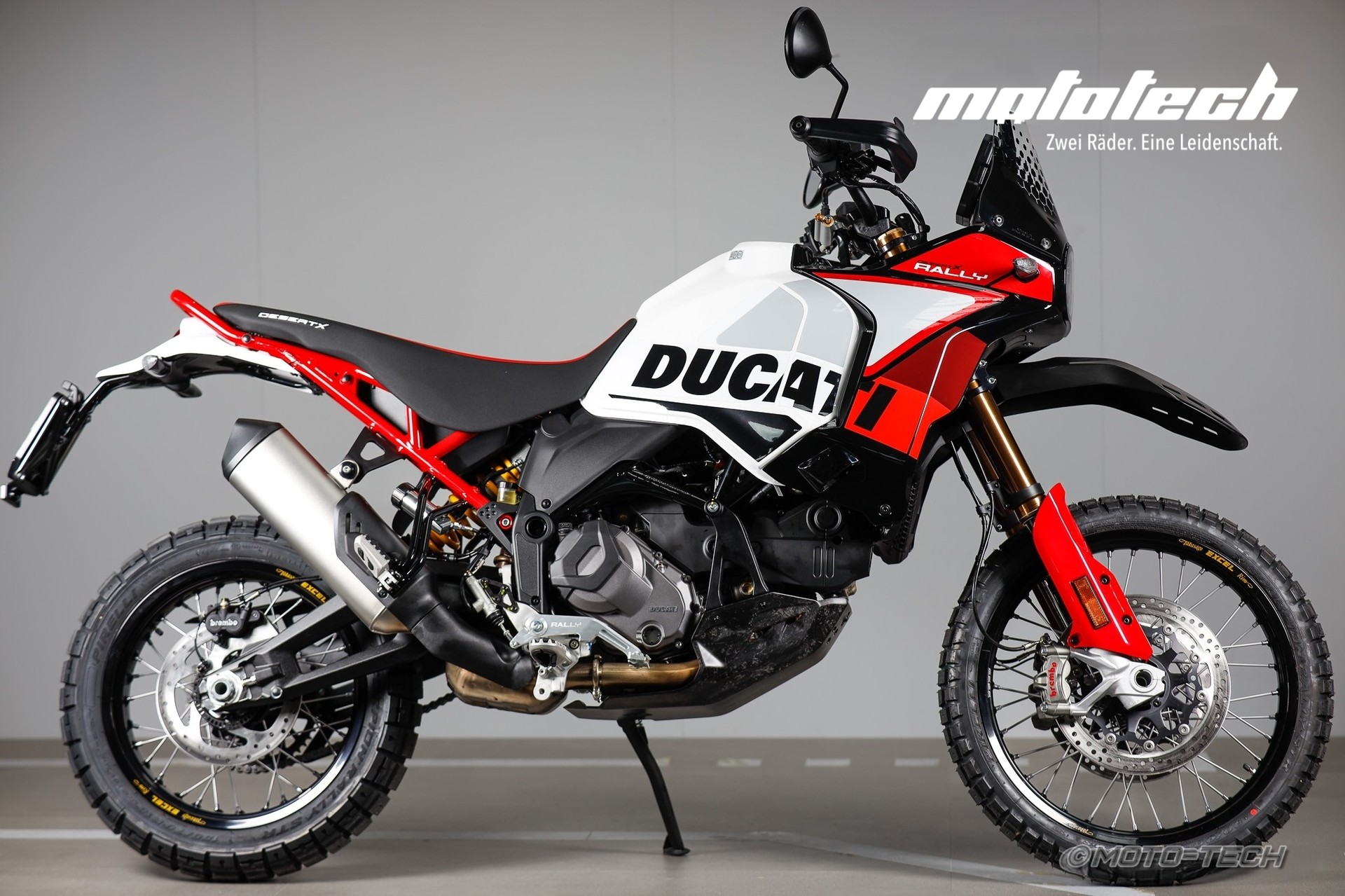 DUCATI Desert X Rally-showroom-element-1