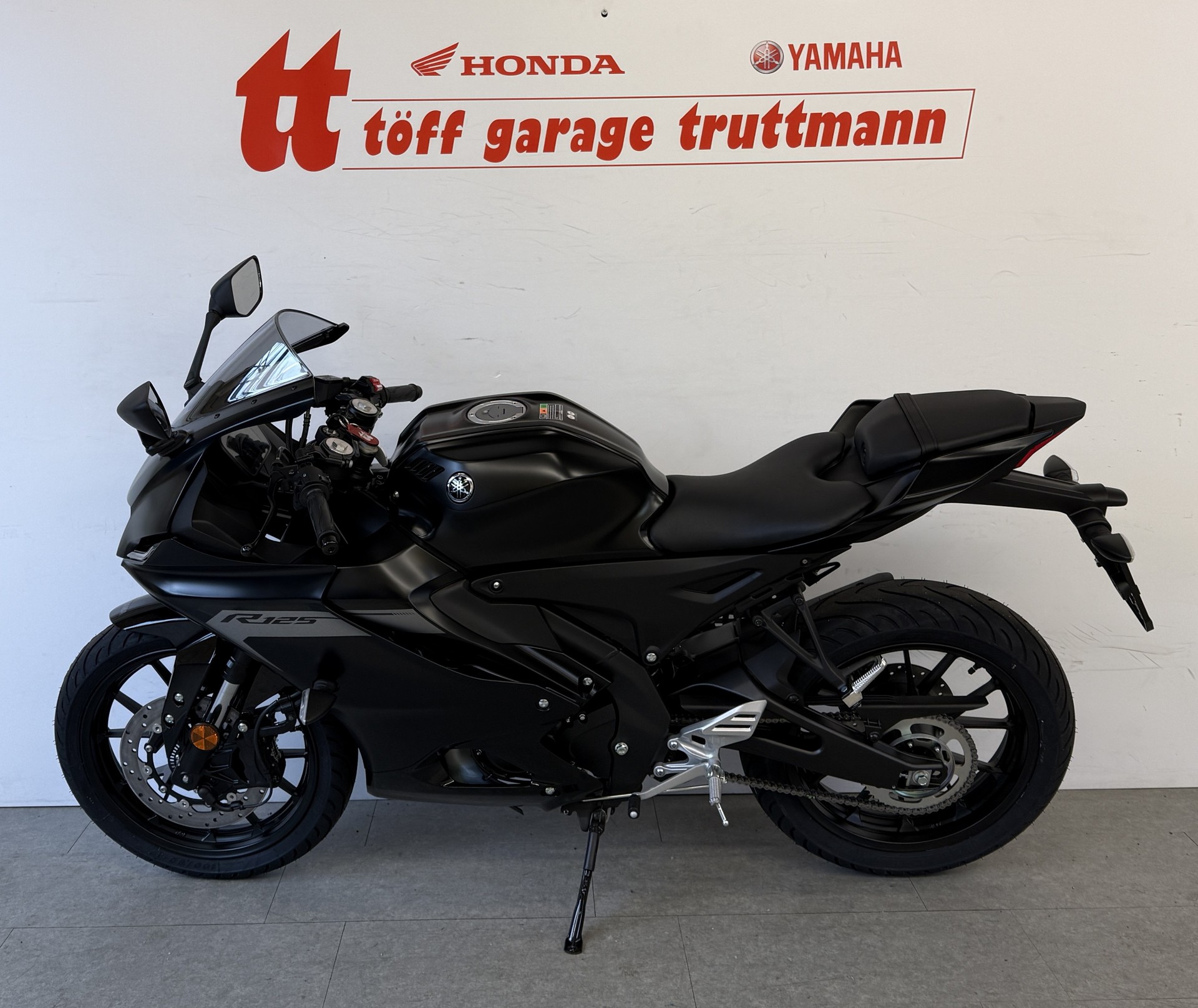 YAMAHA YZF-R 125 ABS-showroom-element-1