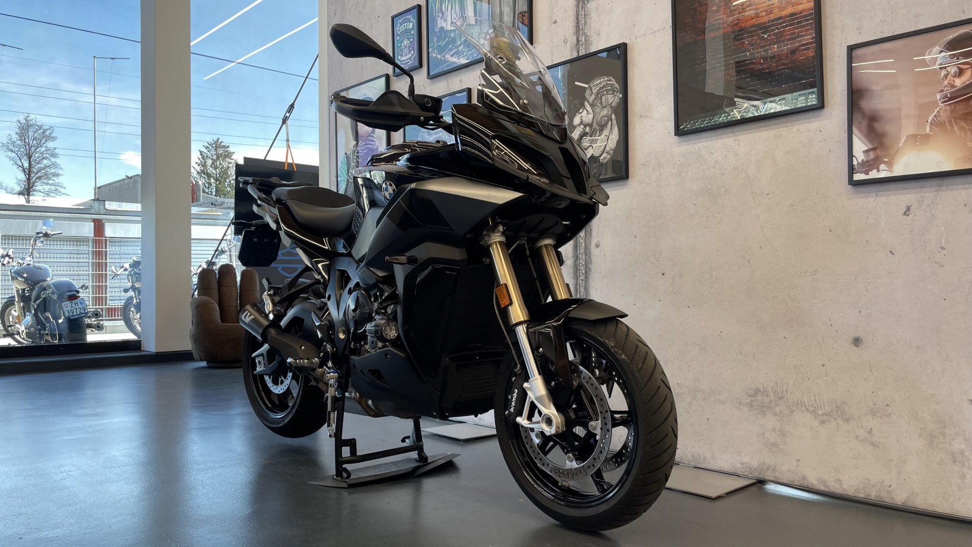 BMW S 1000 XR Triple Black-showroom-element-1