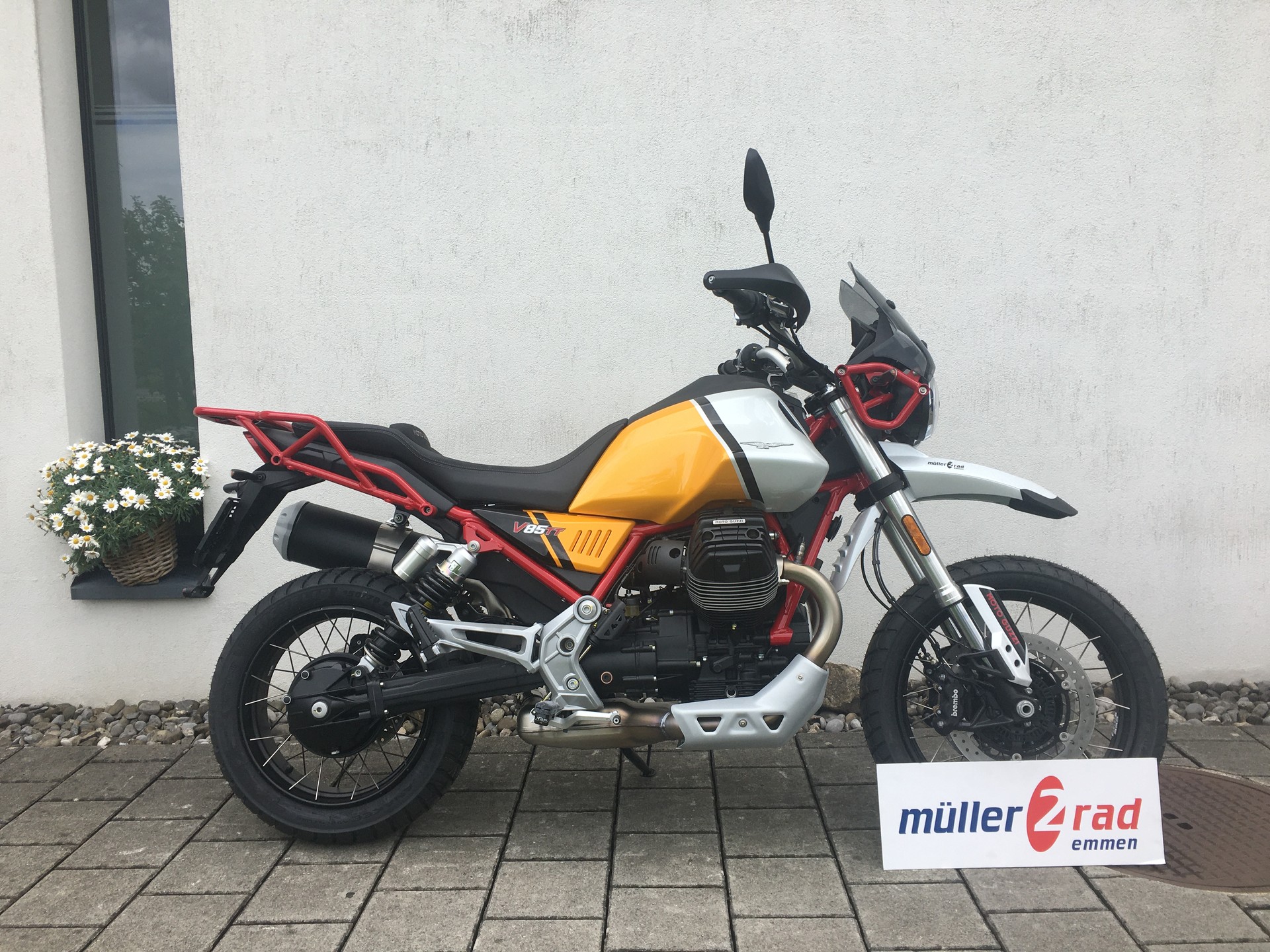 MOTO GUZZI V85 TT Premium Graphics 2-Tone