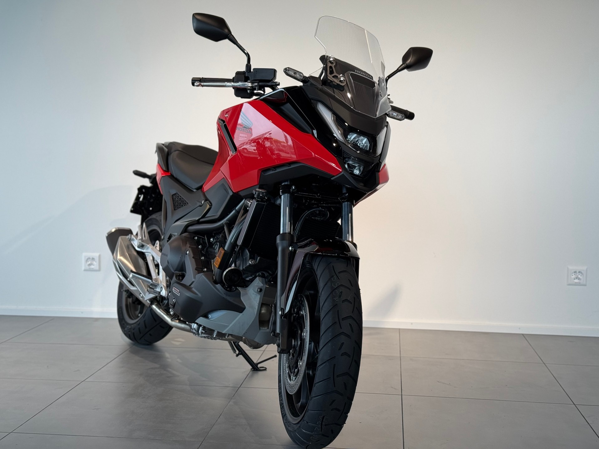 HONDA NC 750 X DCT 2025-showroom-element-1