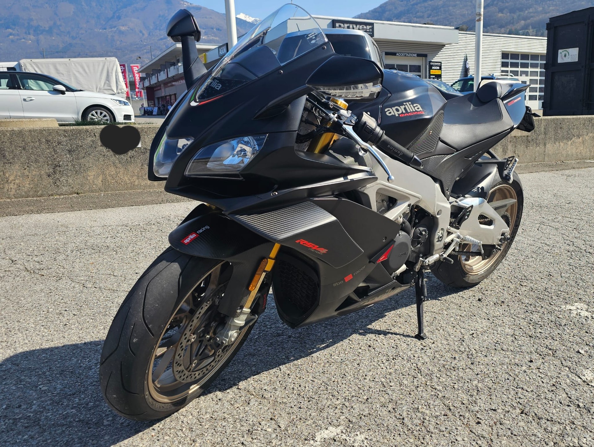 APRILIA RSV4 1100 Factory-showroom-element-1